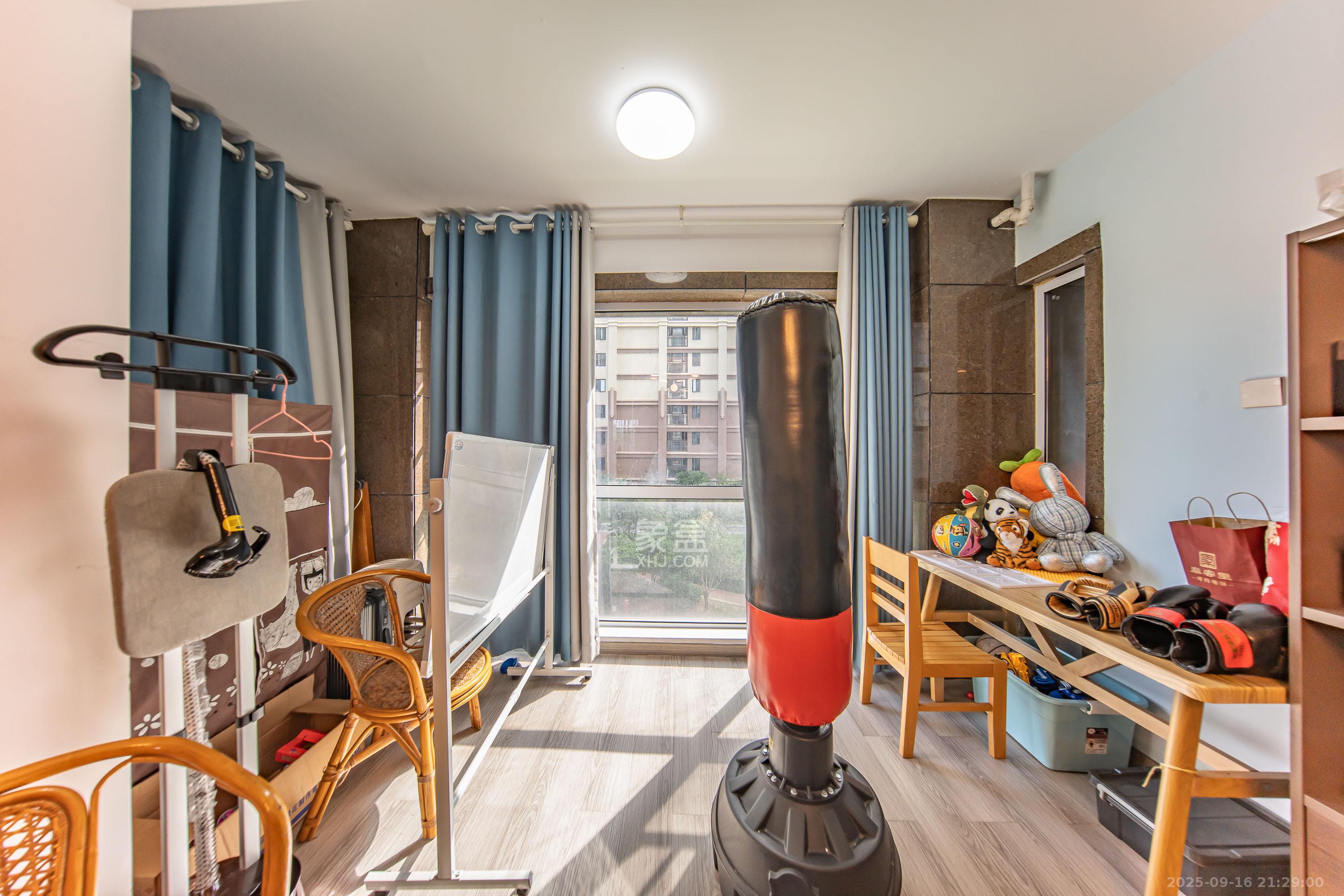 惟泽园  3室2厅2卫    85.0万阳台