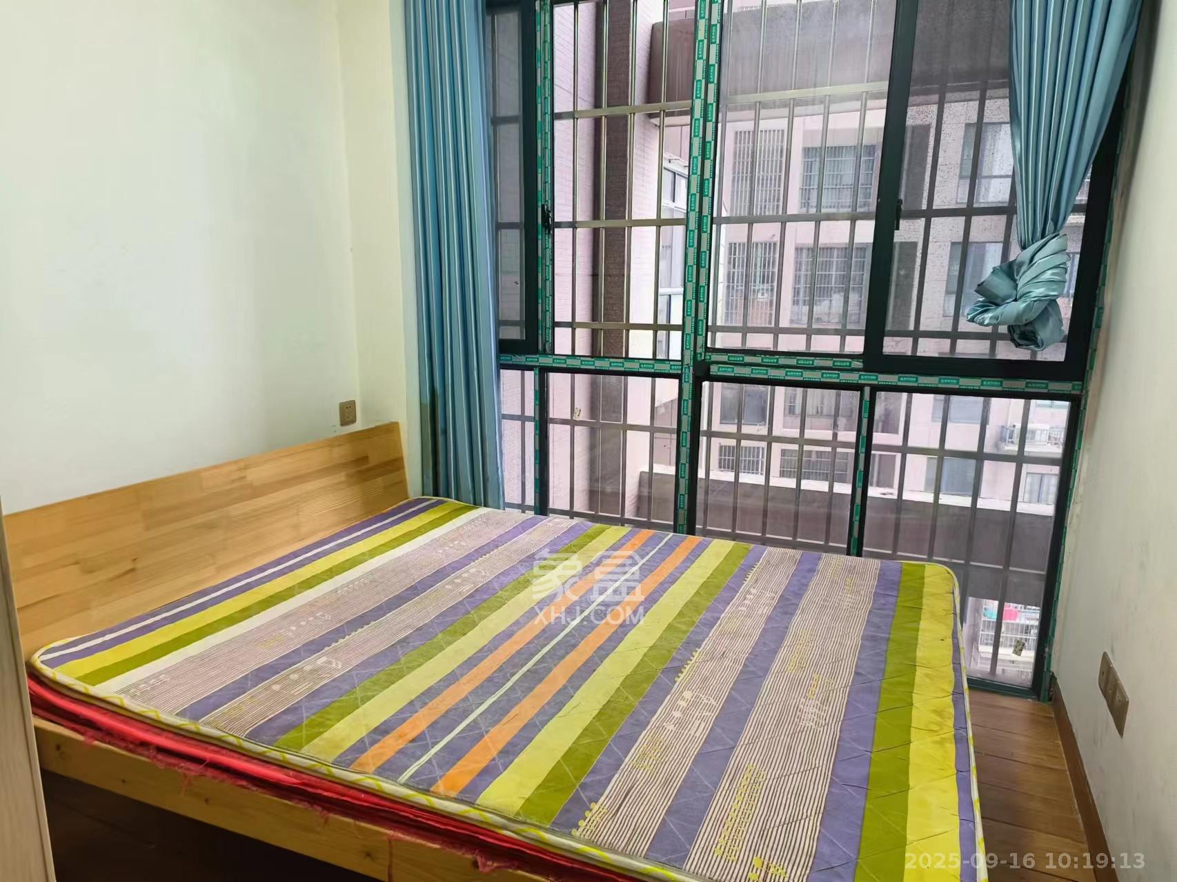 南庭城果  3室2厅1卫    2300.0元/月室内图