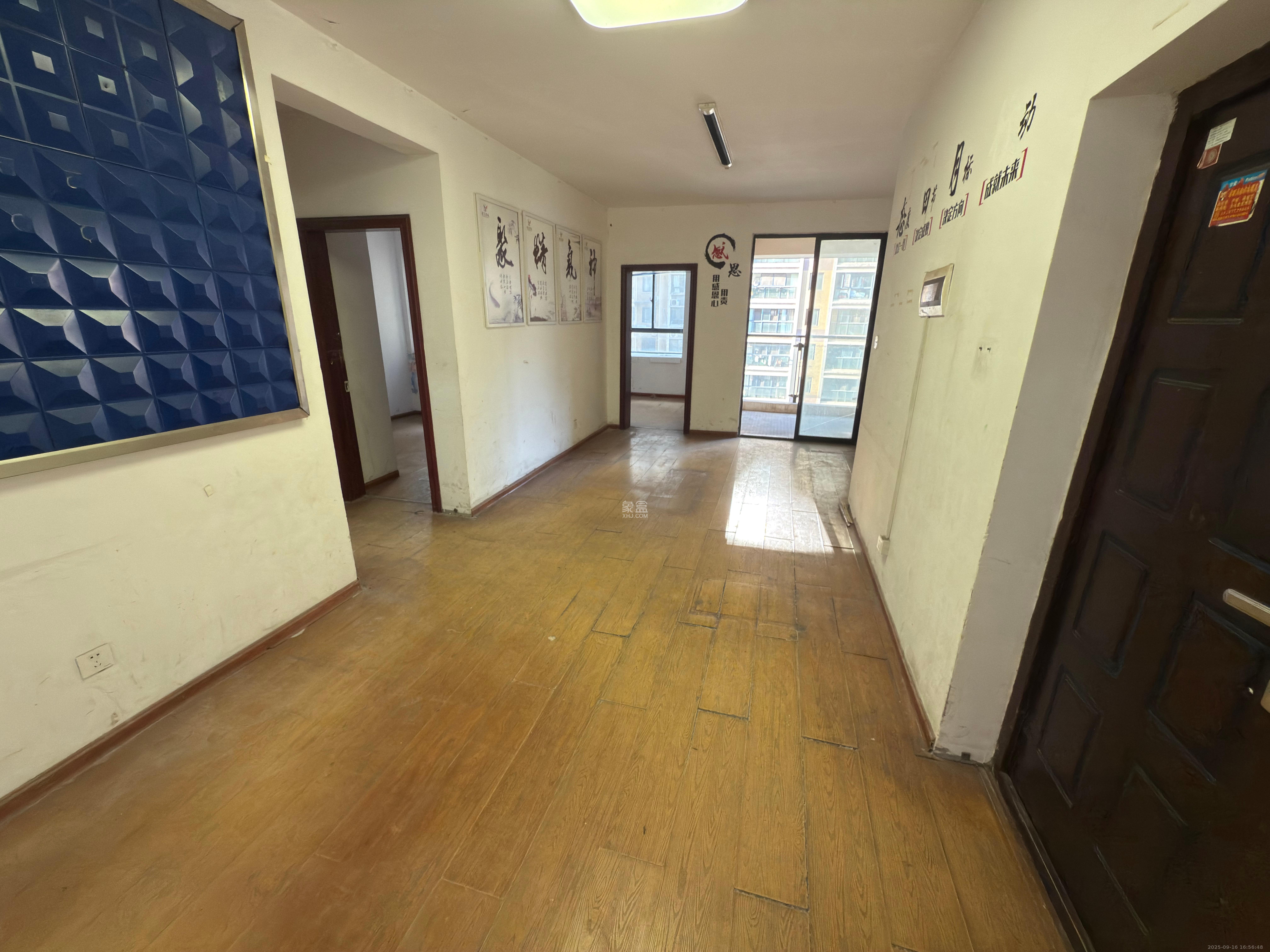 锦湘国际星城三期(锦绣苑) 3室2厅2卫 2180.0元/月 锦湘国际星城三期(锦绣苑) 3室2厅2卫 2180.0元/月室内图