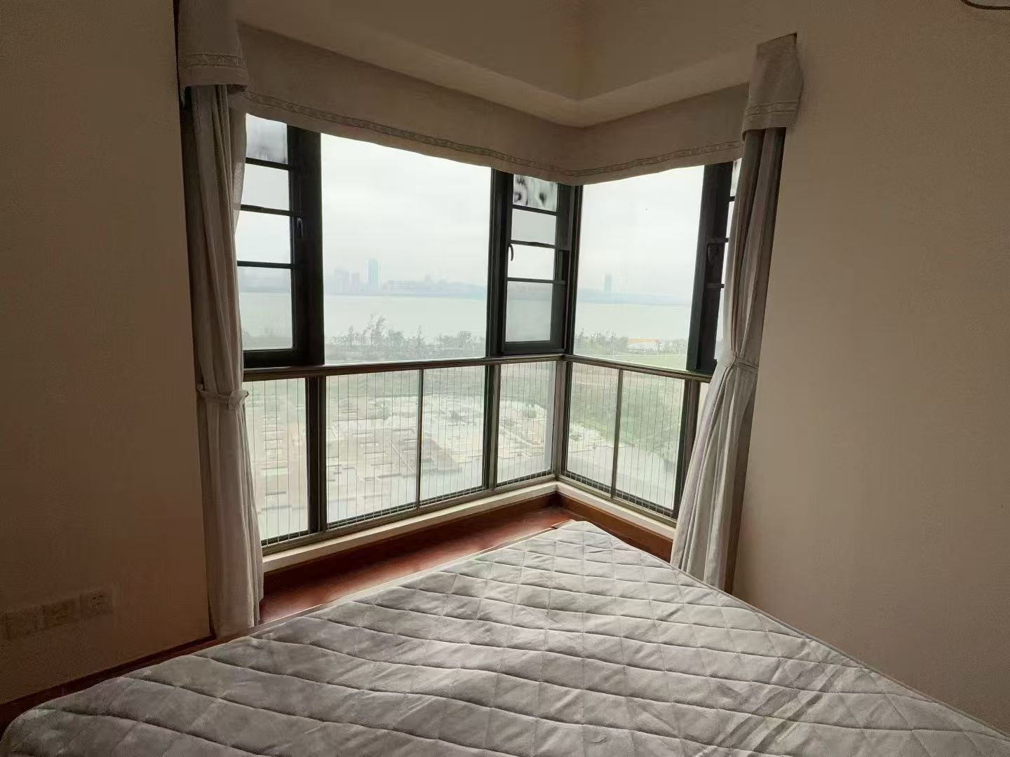 恒大美丽沙天寰湾 3室2厅2卫 4500.0元/月 恒大美丽沙天寰湾 3室2厅2卫 4500.0元/月室内图