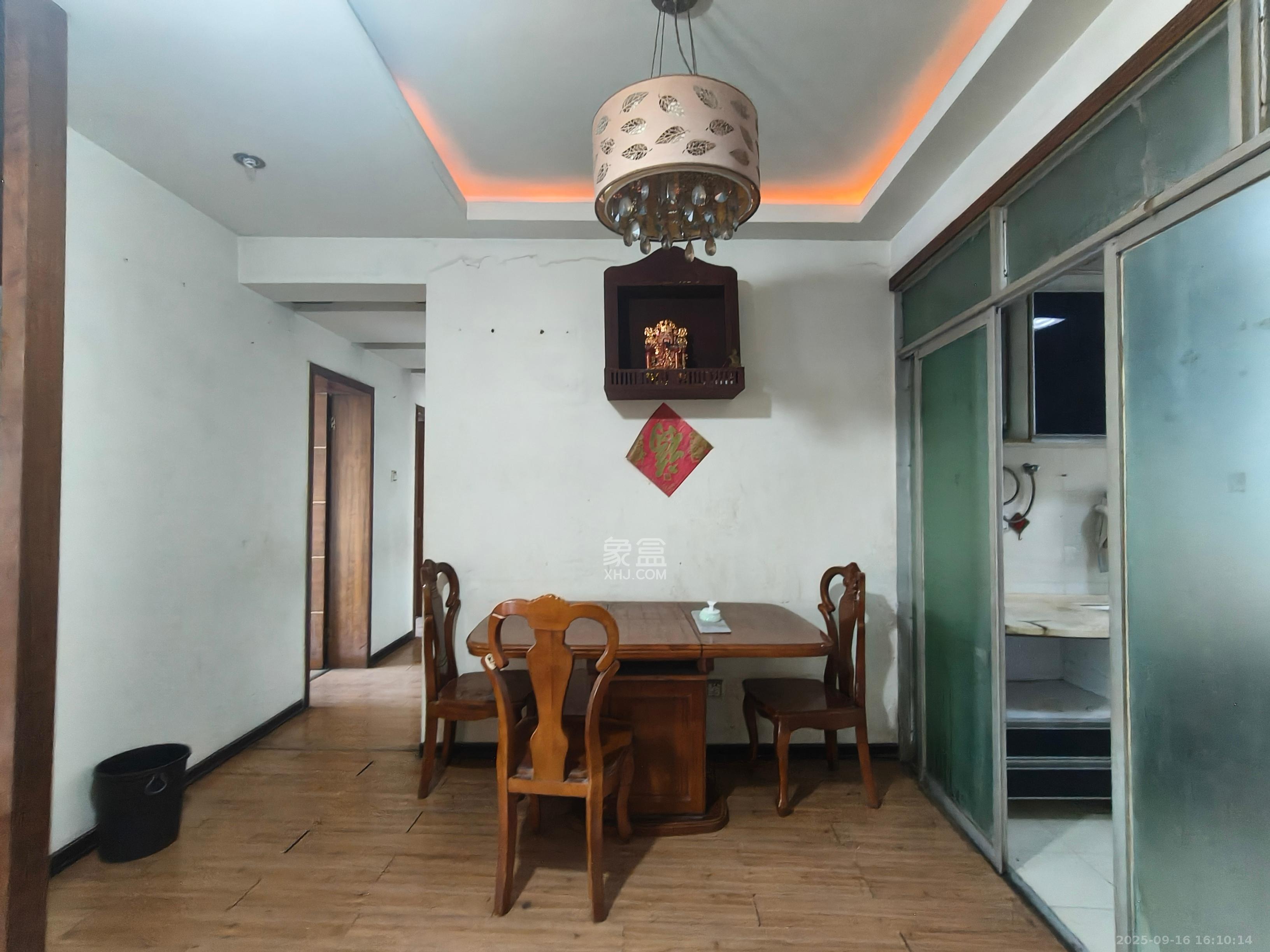 湘绣城  3室2厅2卫    1900.0元/月室内图