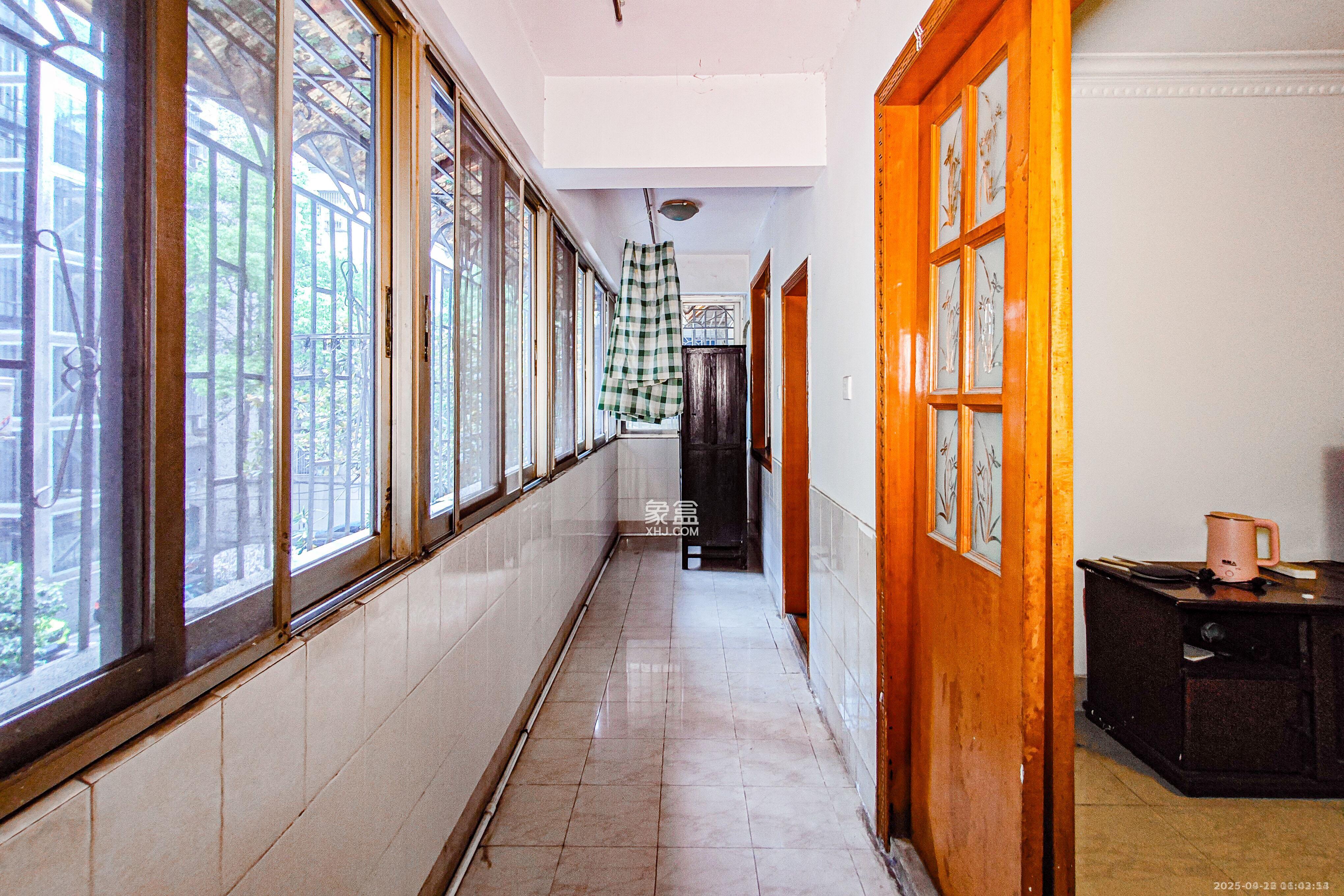 刑警之家  3室2厅2卫    1600.0元/月室内图