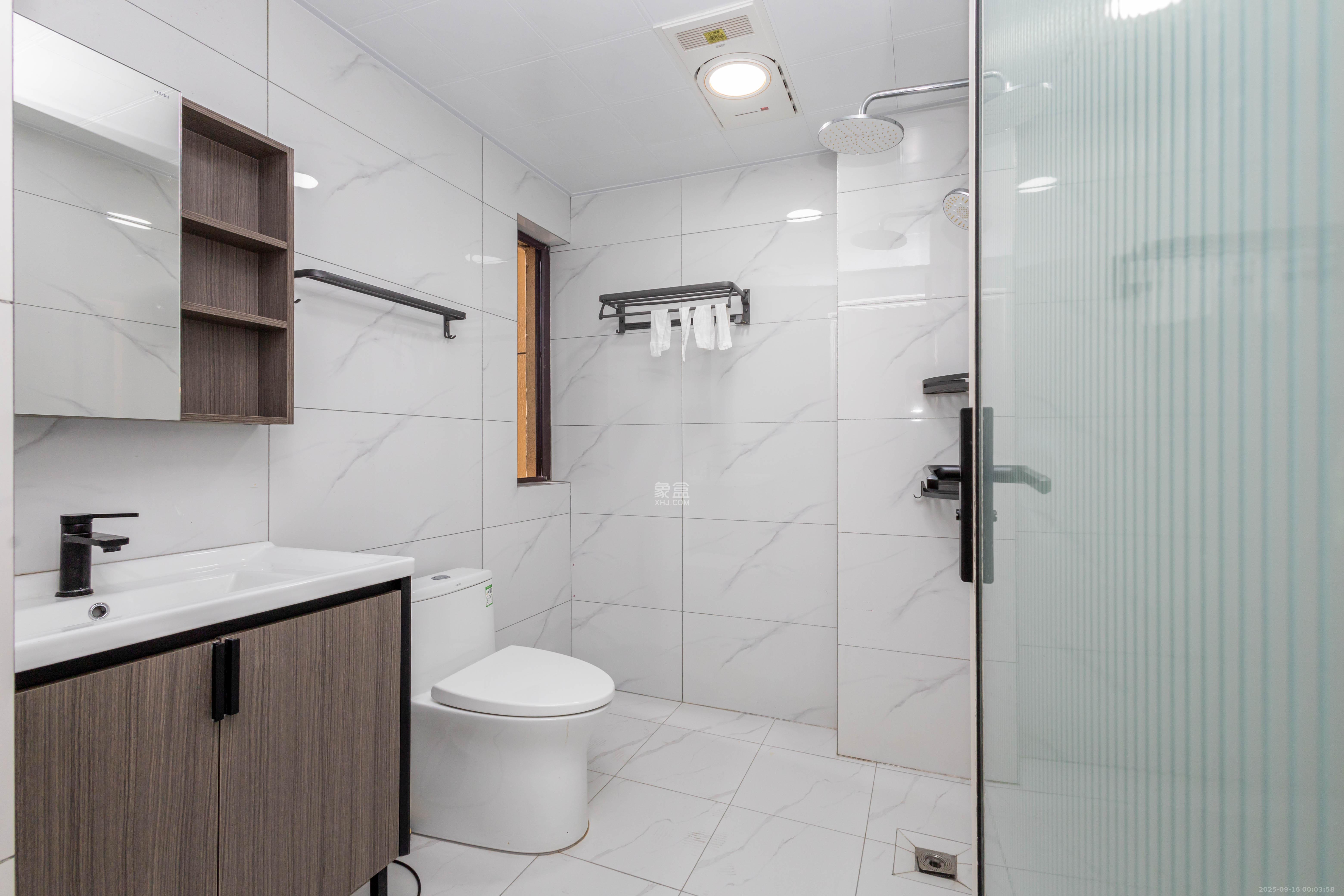 东方美地  4室2厅2卫    109.5万卫生间