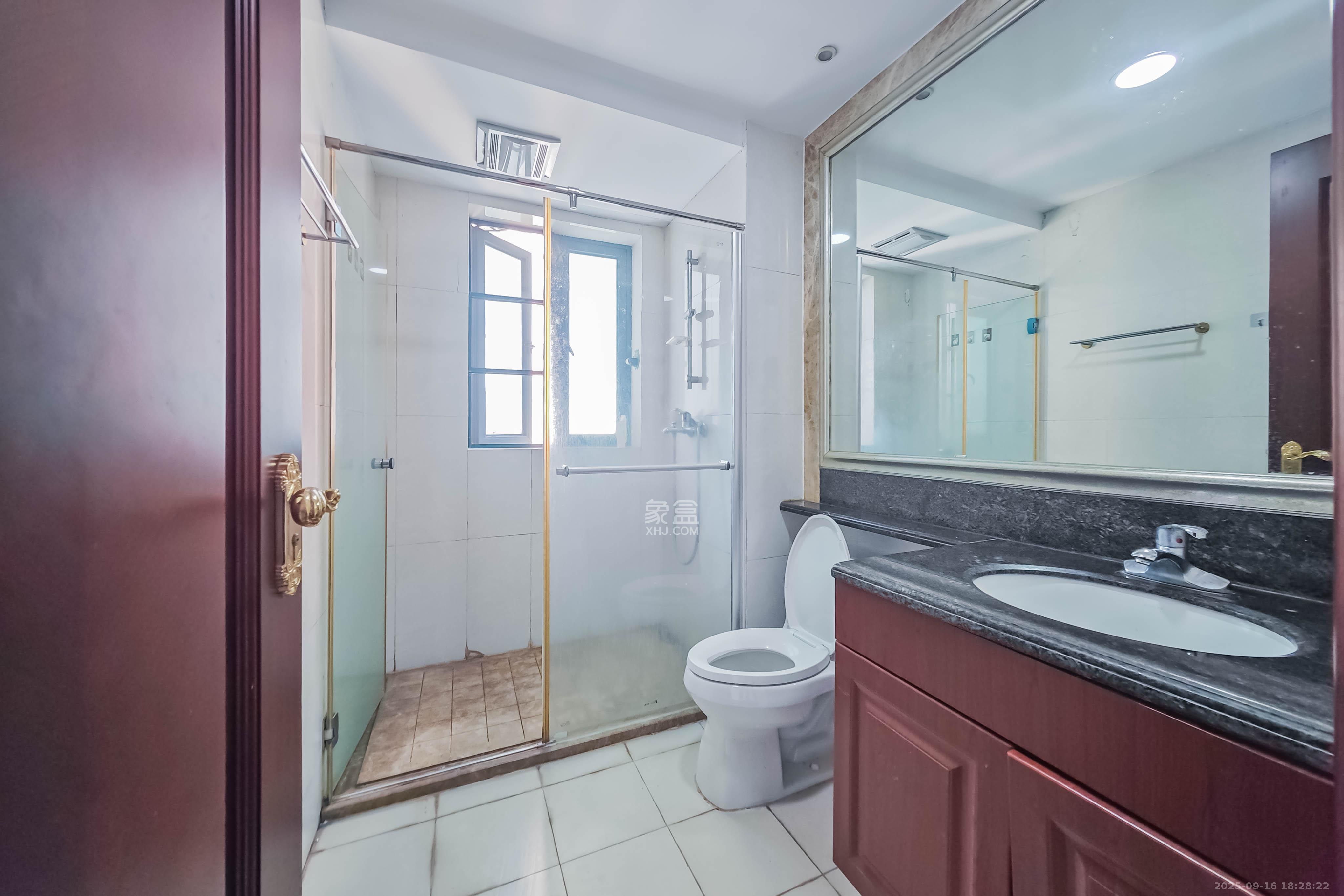 恒大绿洲 3室2厅2卫 119.99万 恒大绿洲 3室2厅2卫 119.99万卫生间