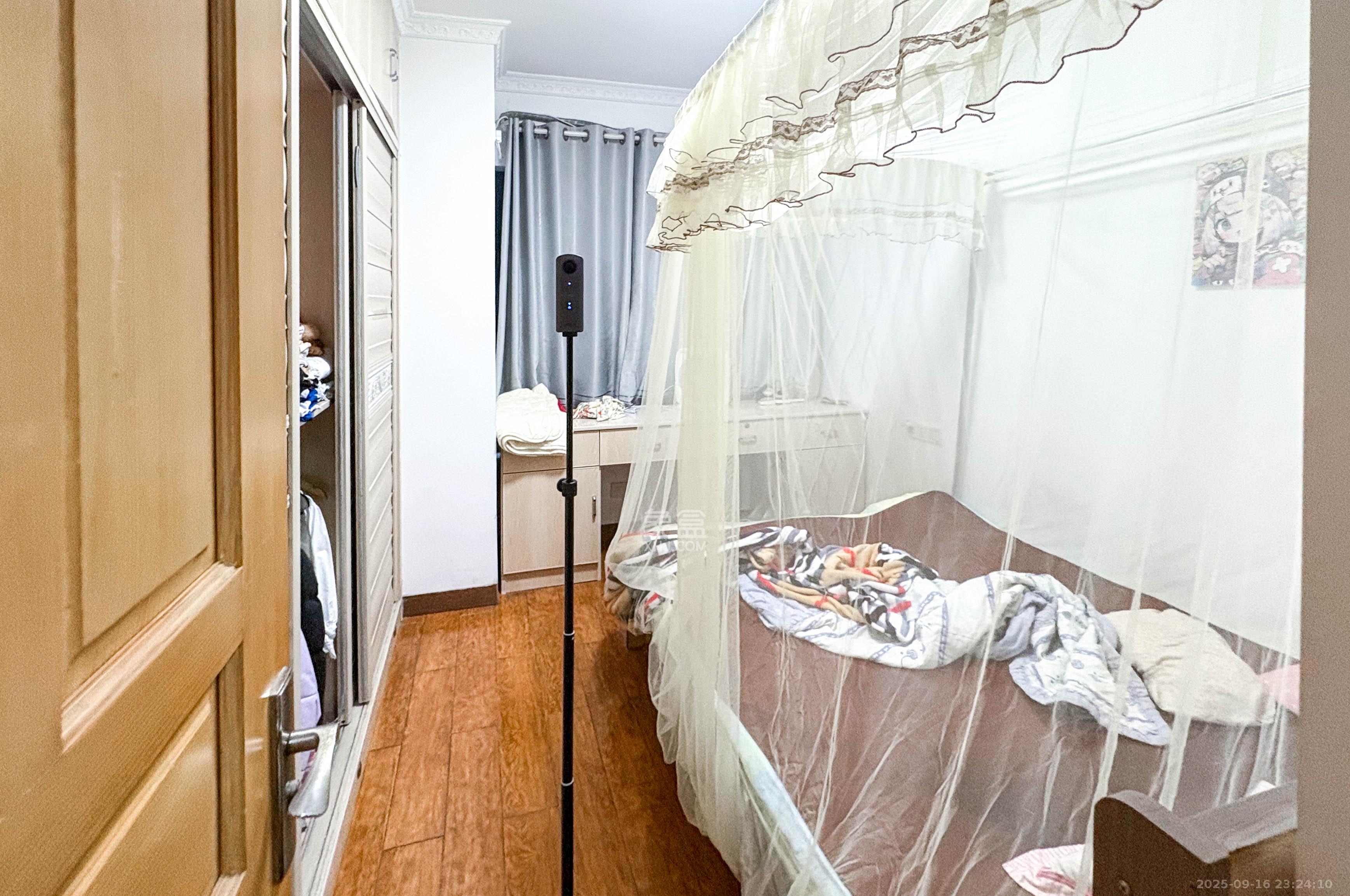 中海梅溪湖壹号  3室2厅1卫    108.0万其他