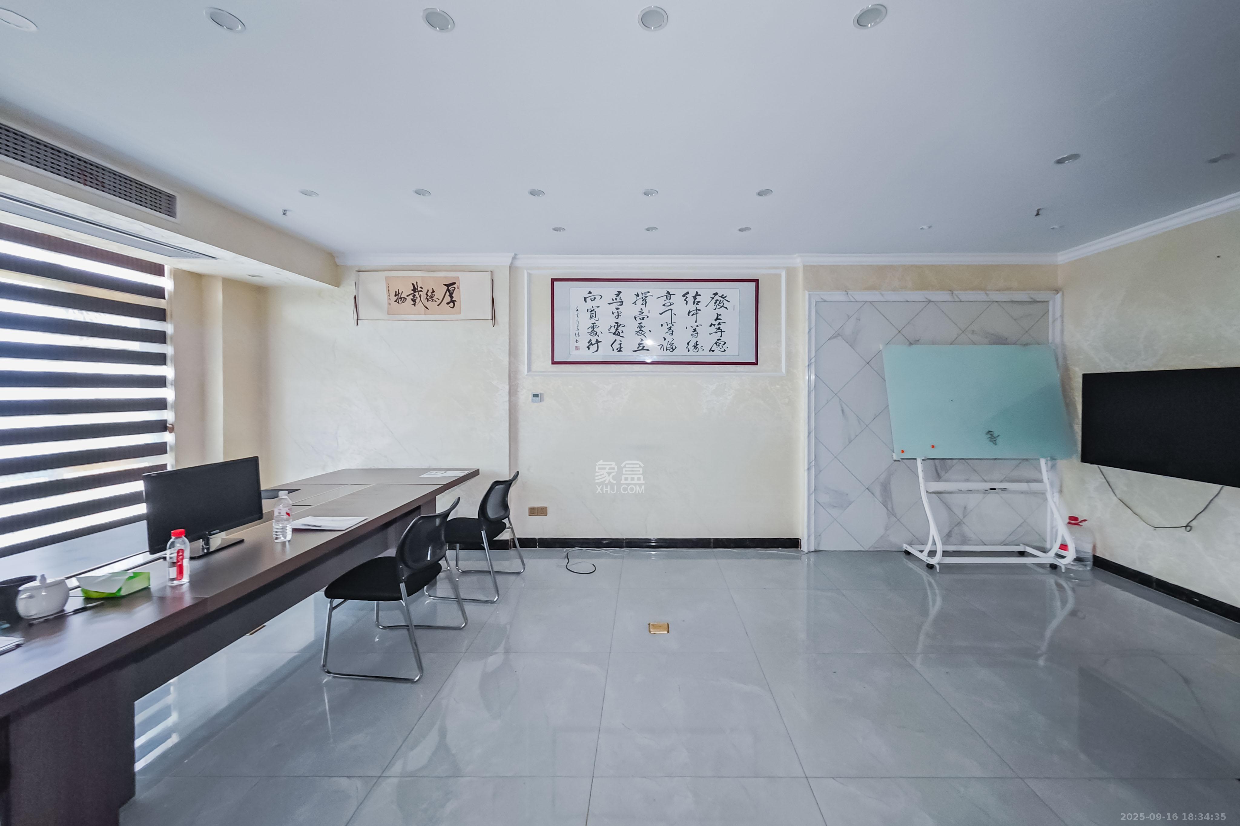 叠彩兰亭  2室2厅1卫    66.5万客厅