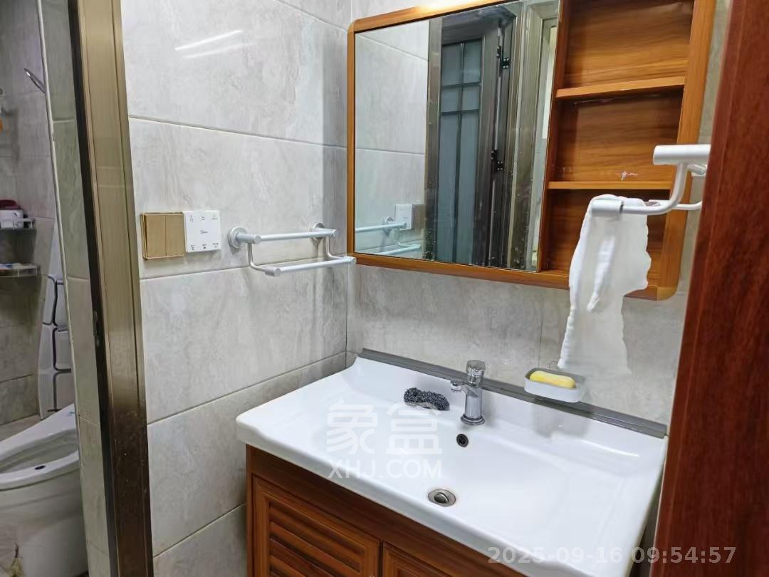 万达华府 2室2厅1卫 1300.0元/月 万达华府 2室2厅1卫 1300.0元/月室内图