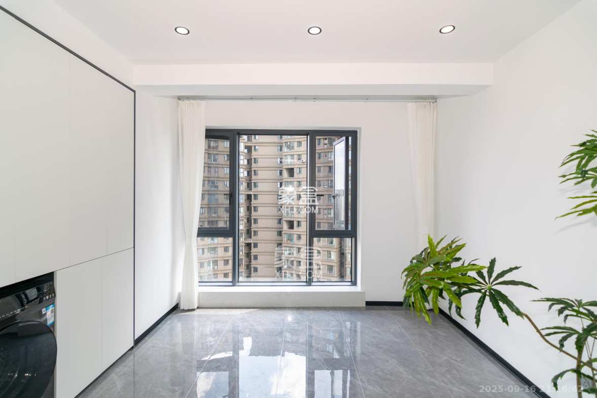 润和紫郡一期 3室2厅2卫 83.8万 润和紫郡一期 3室2厅2卫 83.8万阳台