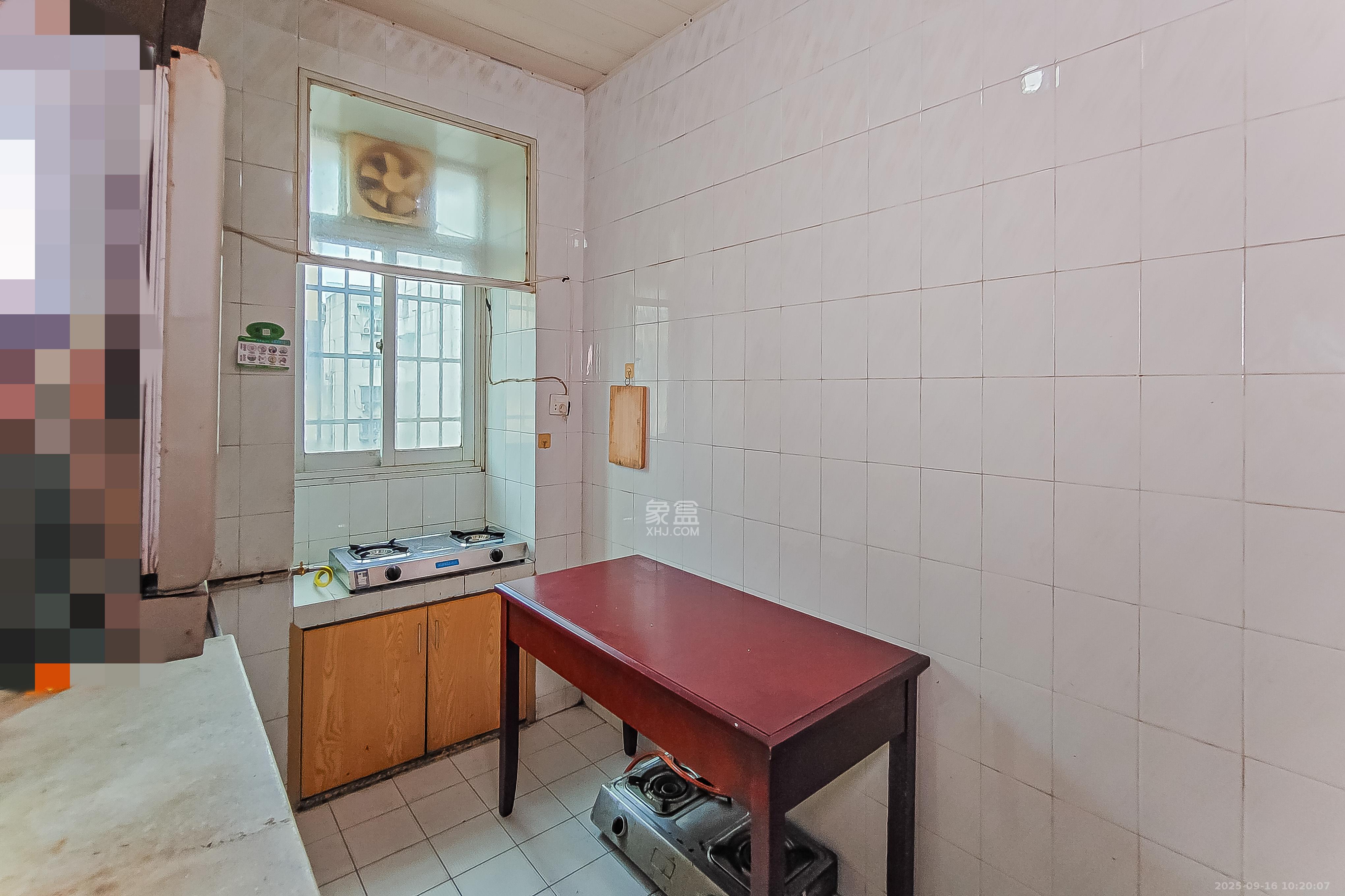 轻化公司宿舍向东南6号（产权南湖路46号）  3室2厅2卫    79.0万厨房