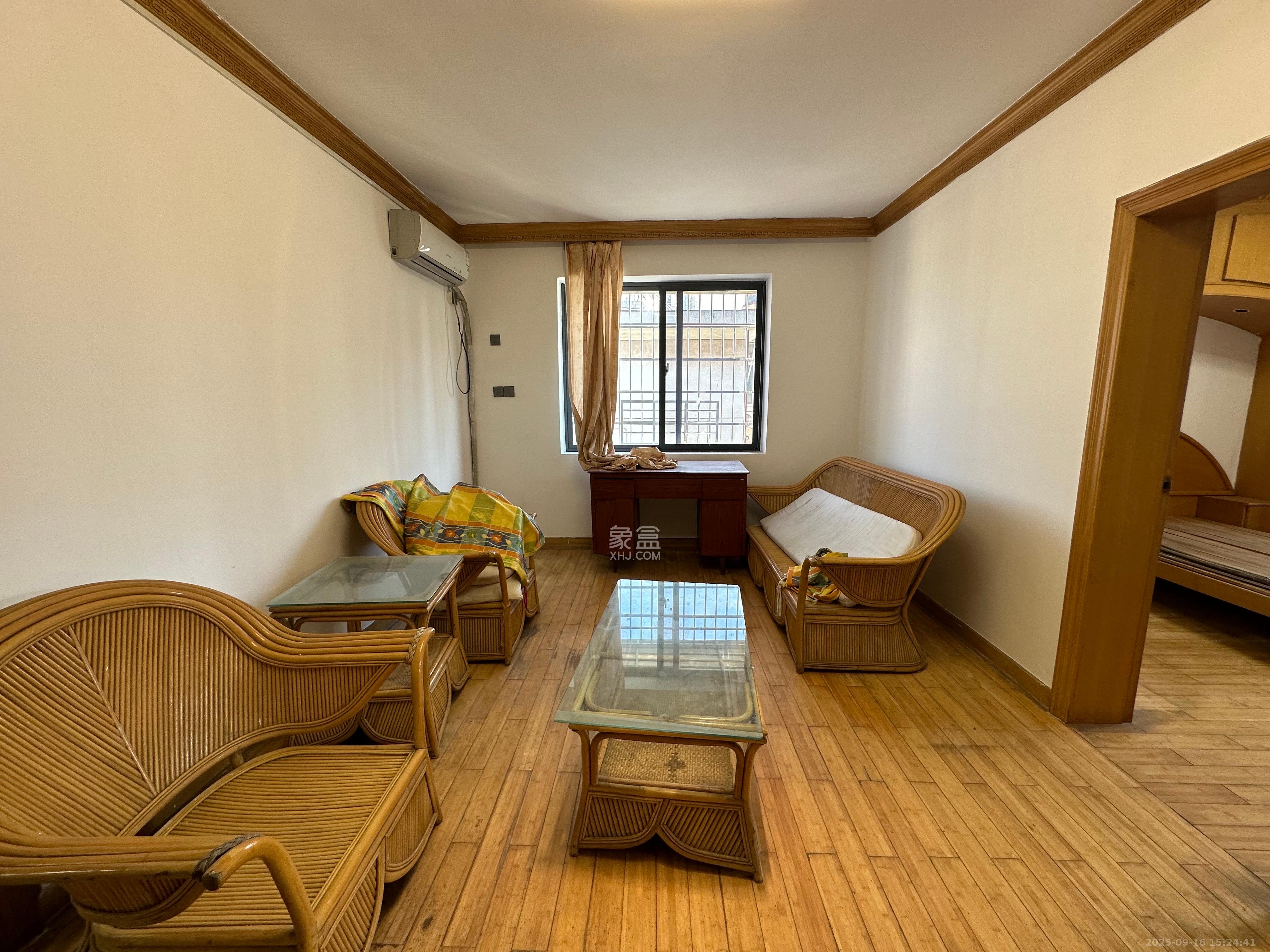 南园小区 3室2厅1卫 1000.0元/月 南园小区 3室2厅1卫 1000.0元/月室内图