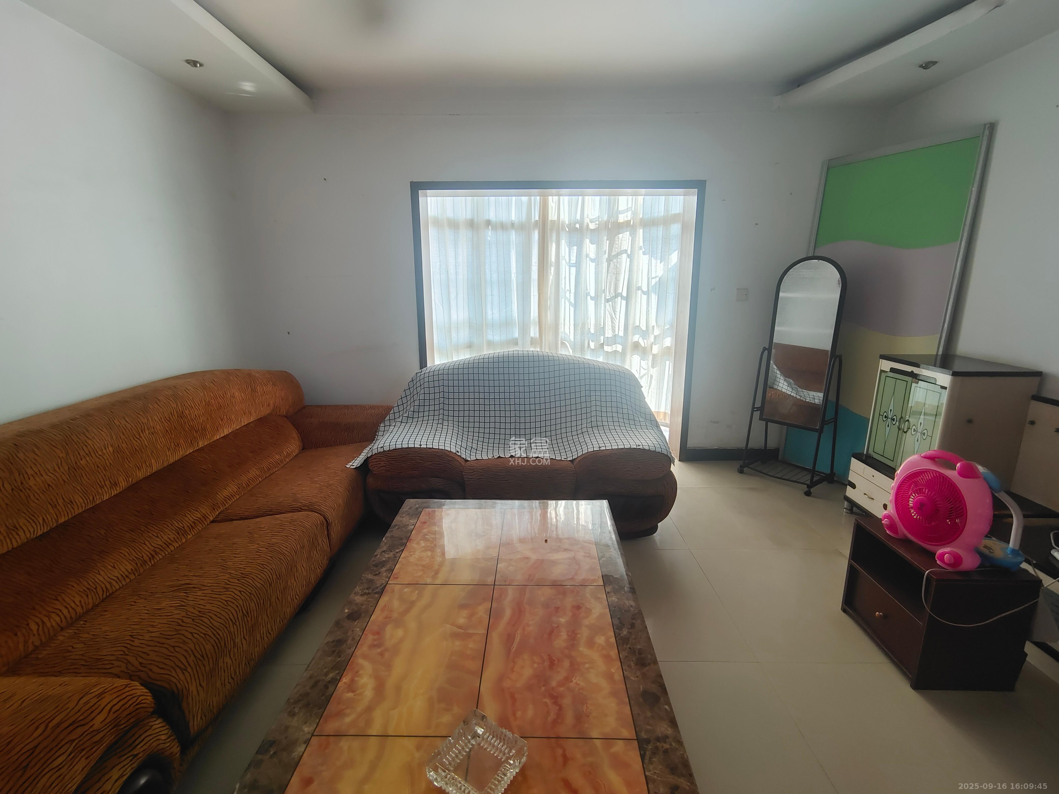 金峰小区北院（七里营社区）  3室2厅2卫    2000.0元/月室内图