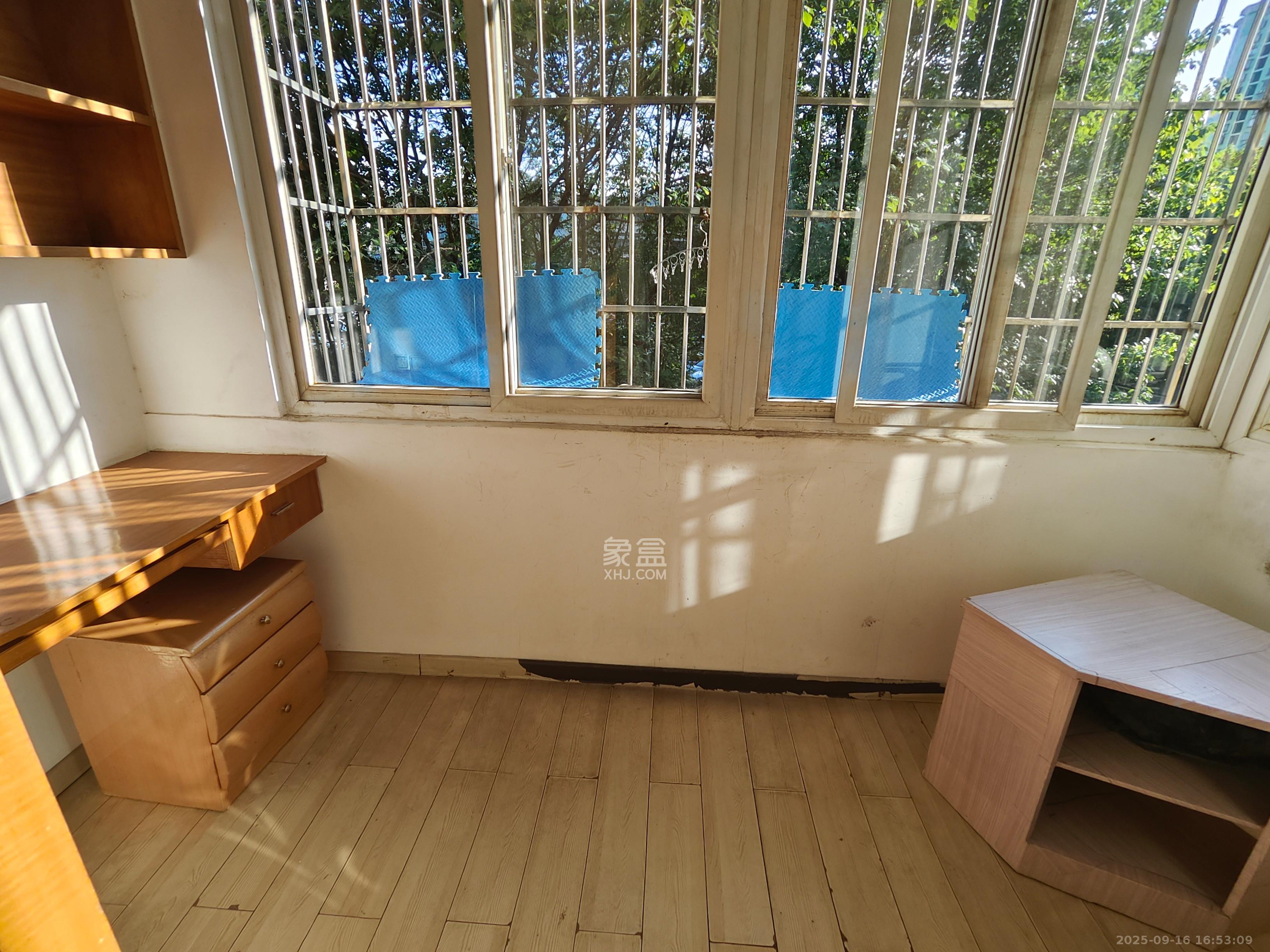茶馆屋  2室1厅1卫    1500.0元/月室内图