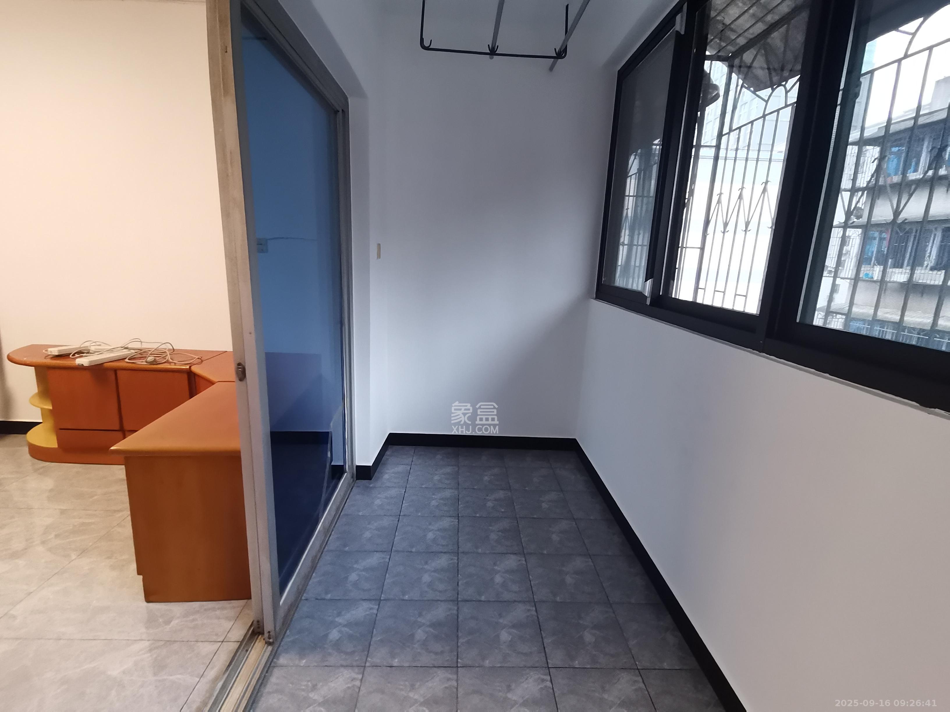 下民航宿舍  3室1厅1卫    1600.0元/月室内图