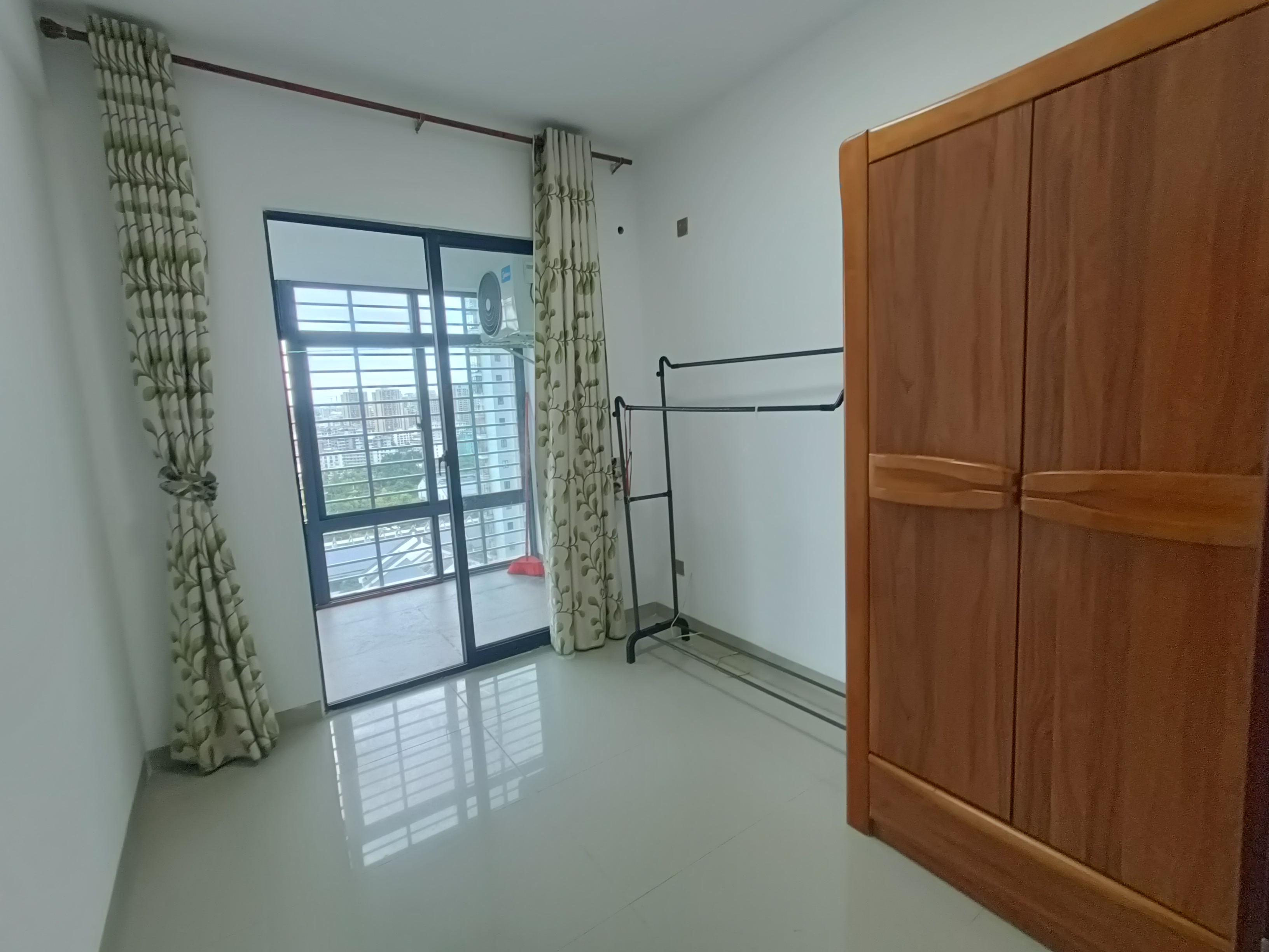 滨涯小区一期(滨涯村一区) 4室2厅2卫 2800.0元/月 滨涯小区一期(滨涯村一区) 4室2厅2卫 2800.0元/月室内图