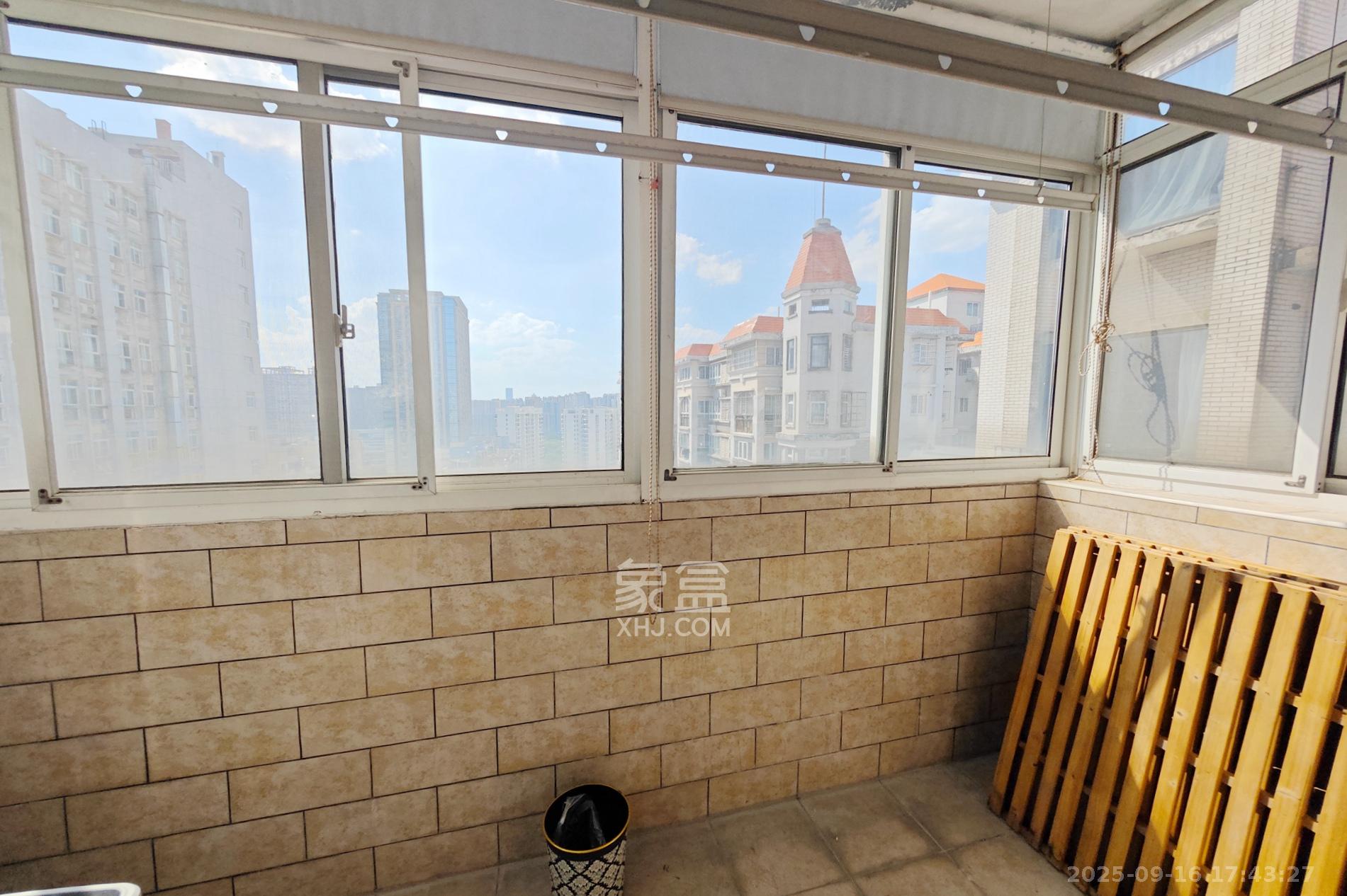 嘉盛华庭（一期、二期、三期）  3室2厅1卫    80.0万阳台