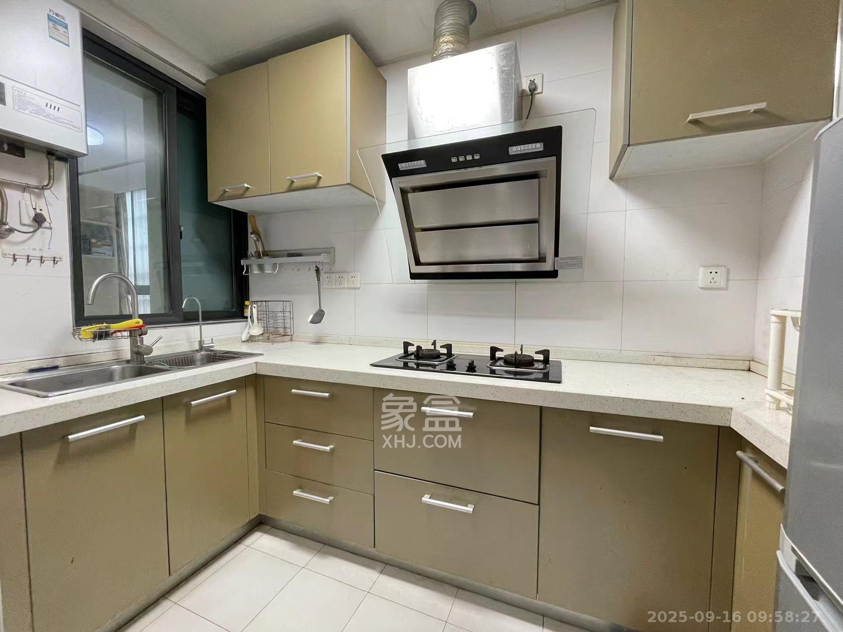 华城广场  2室2厅1卫    3000.0元/月室内图