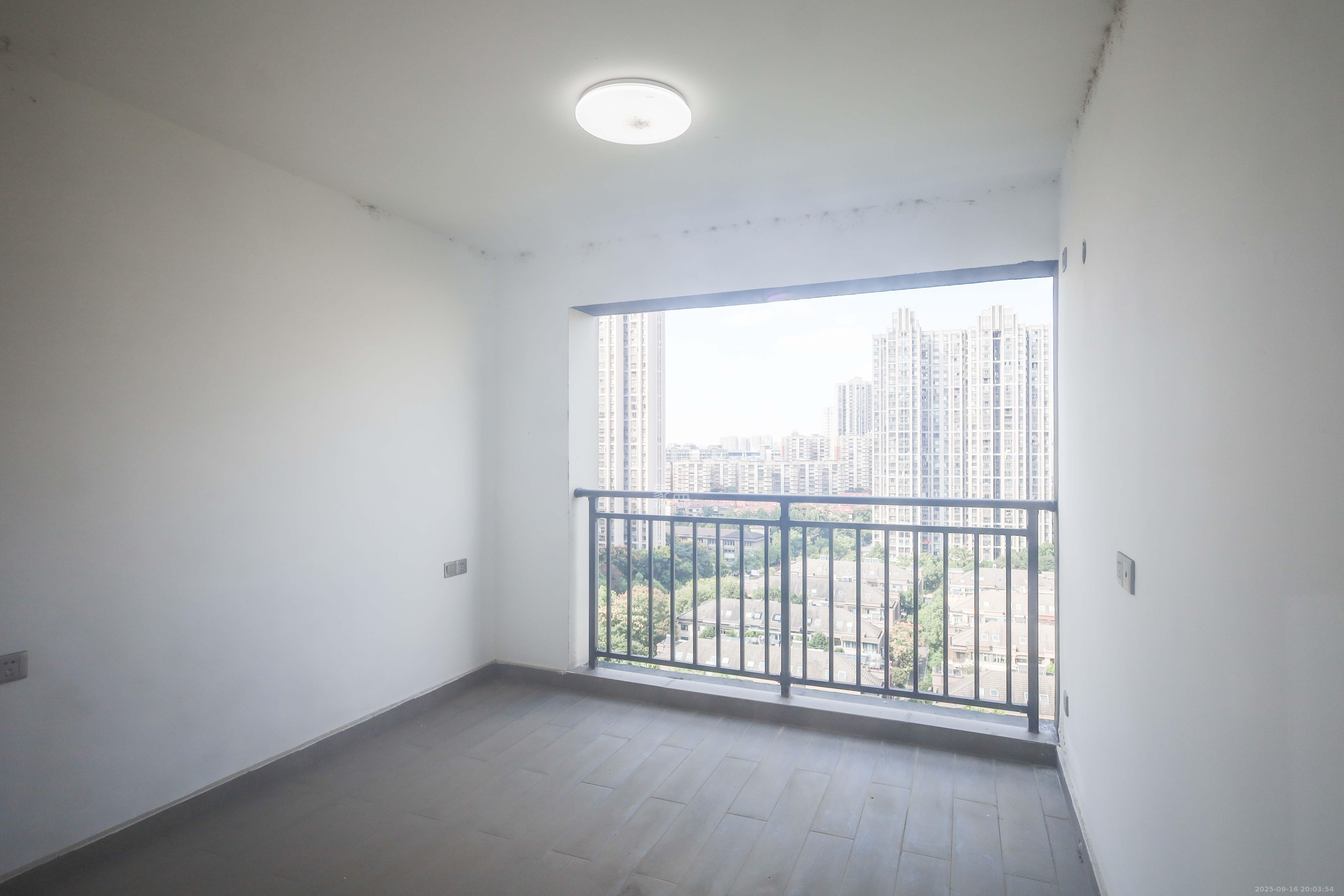 中海阅溪府  4室2厅2卫    190.0万卧室