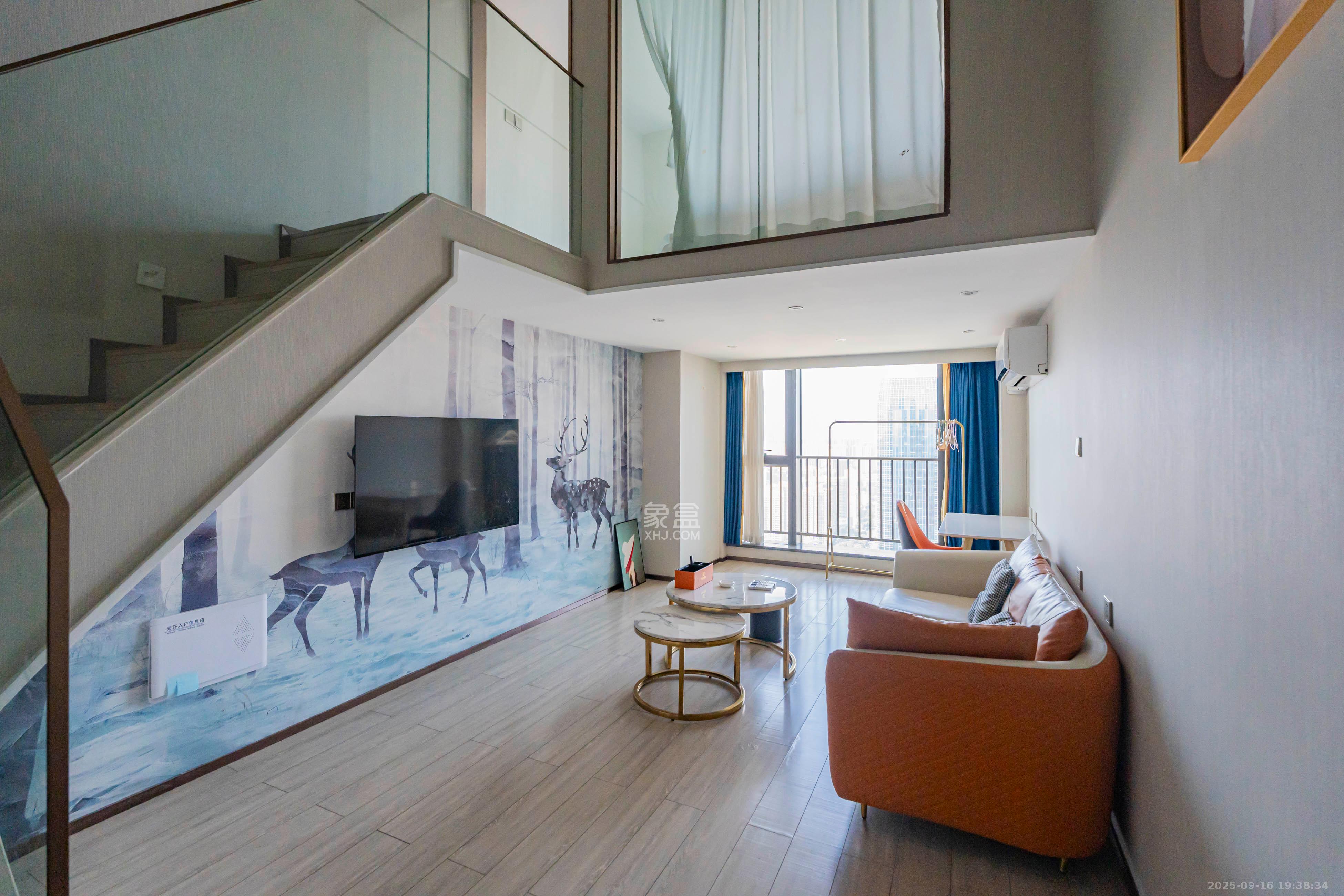 华远华时代  2室2厅1卫    52.0万客厅