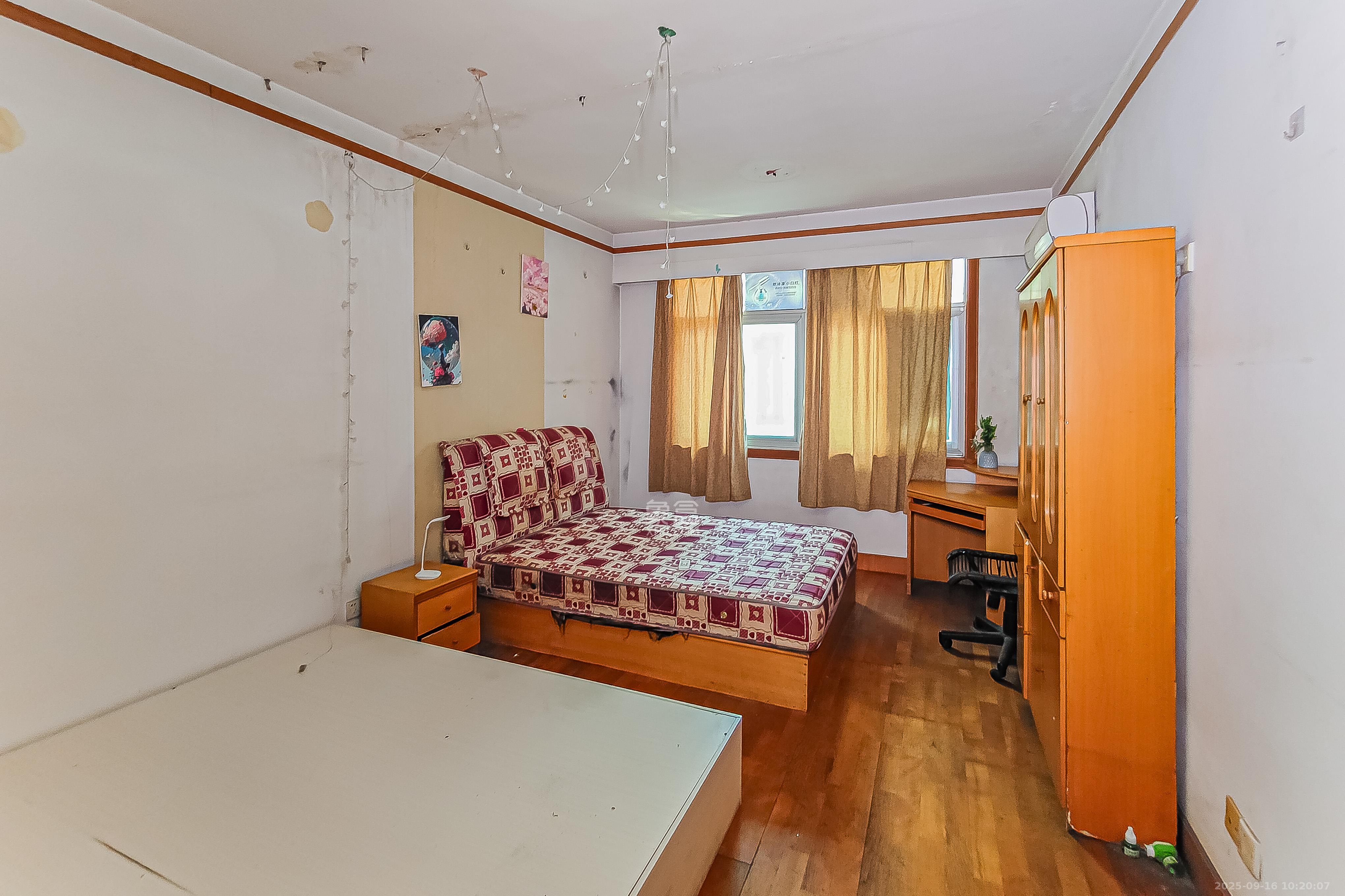 轻化公司宿舍向东南6号（产权南湖路46号）  3室2厅2卫    79.0万卧室