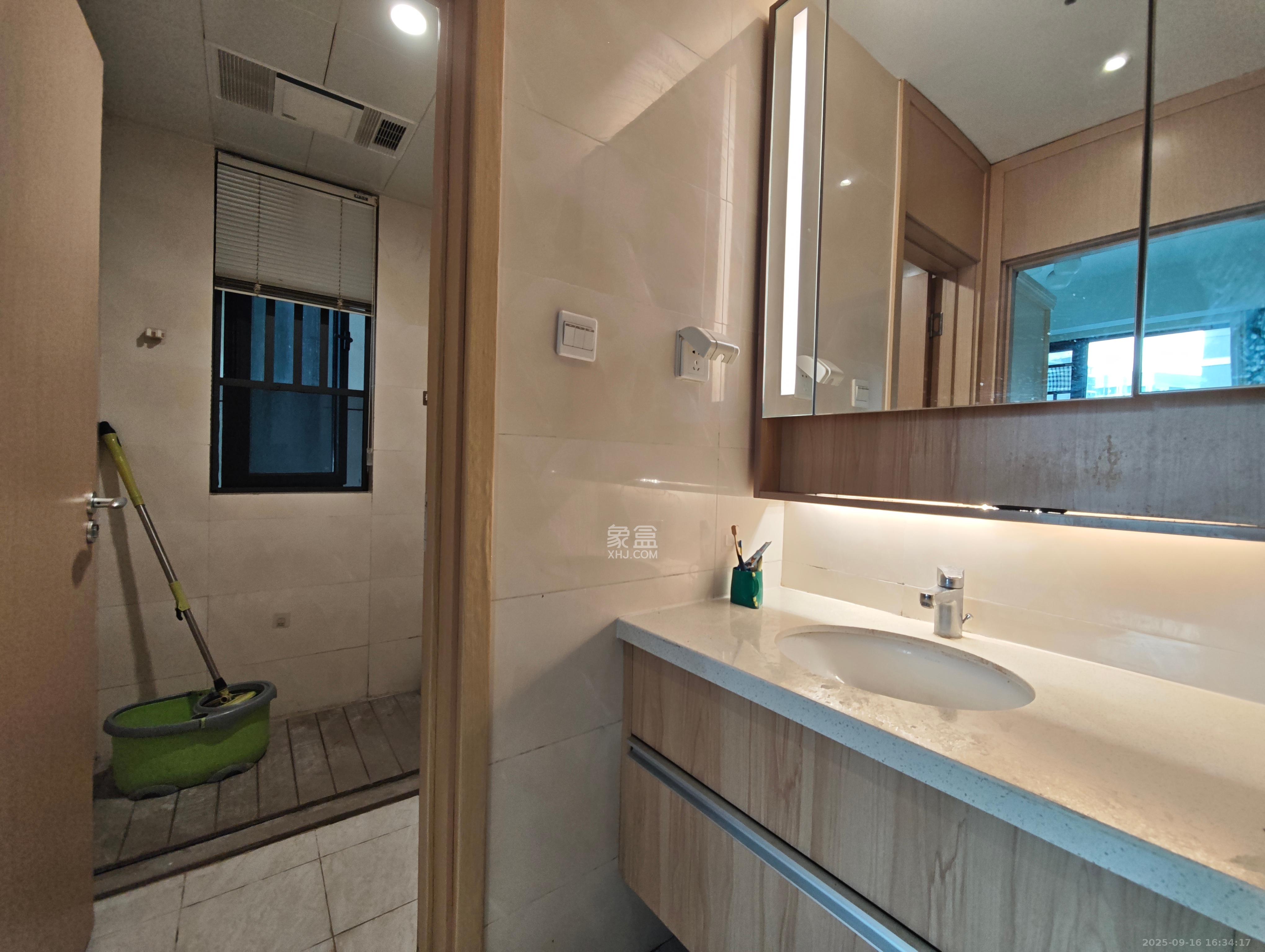 启迪协信中心 2室2厅1卫 3000.0元/月 启迪协信中心 2室2厅1卫 3000.0元/月室内图