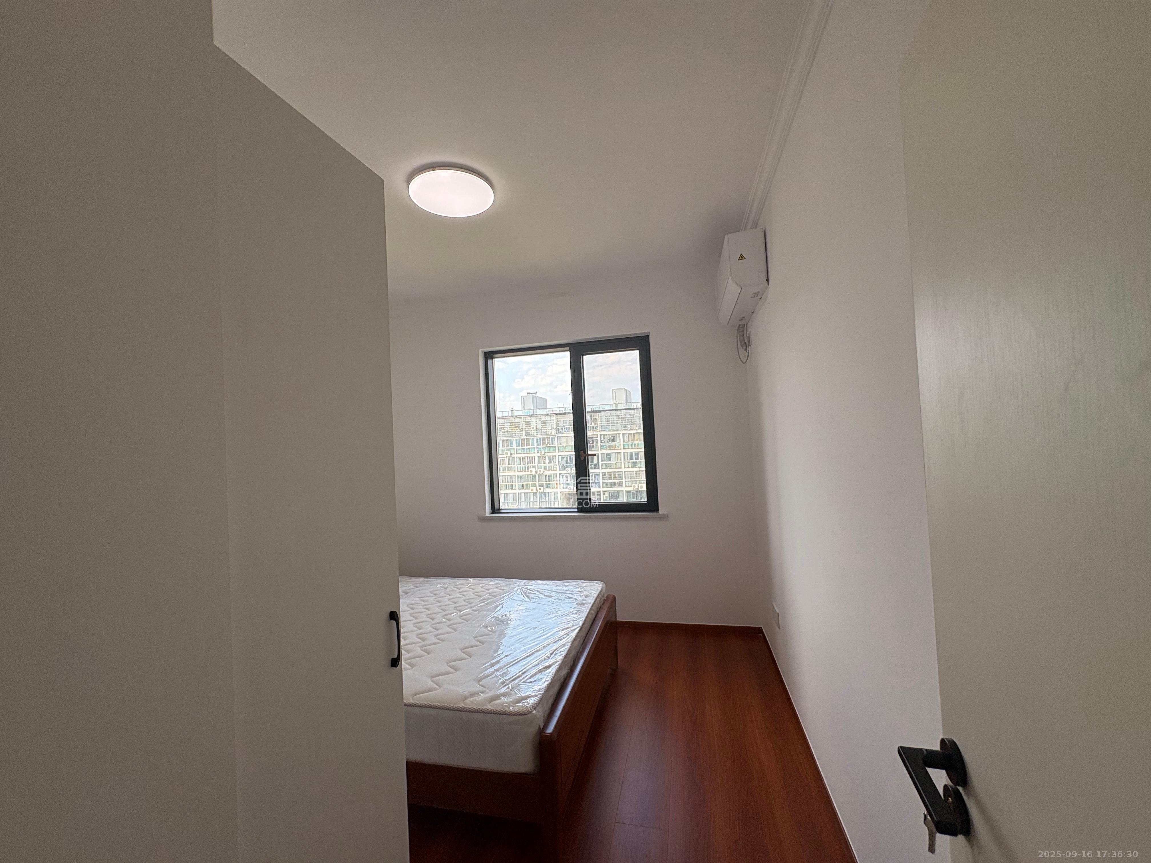 阳光100二期 3室2厅1卫 3000.0元/月 阳光100二期 3室2厅1卫 3000.0元/月室内图