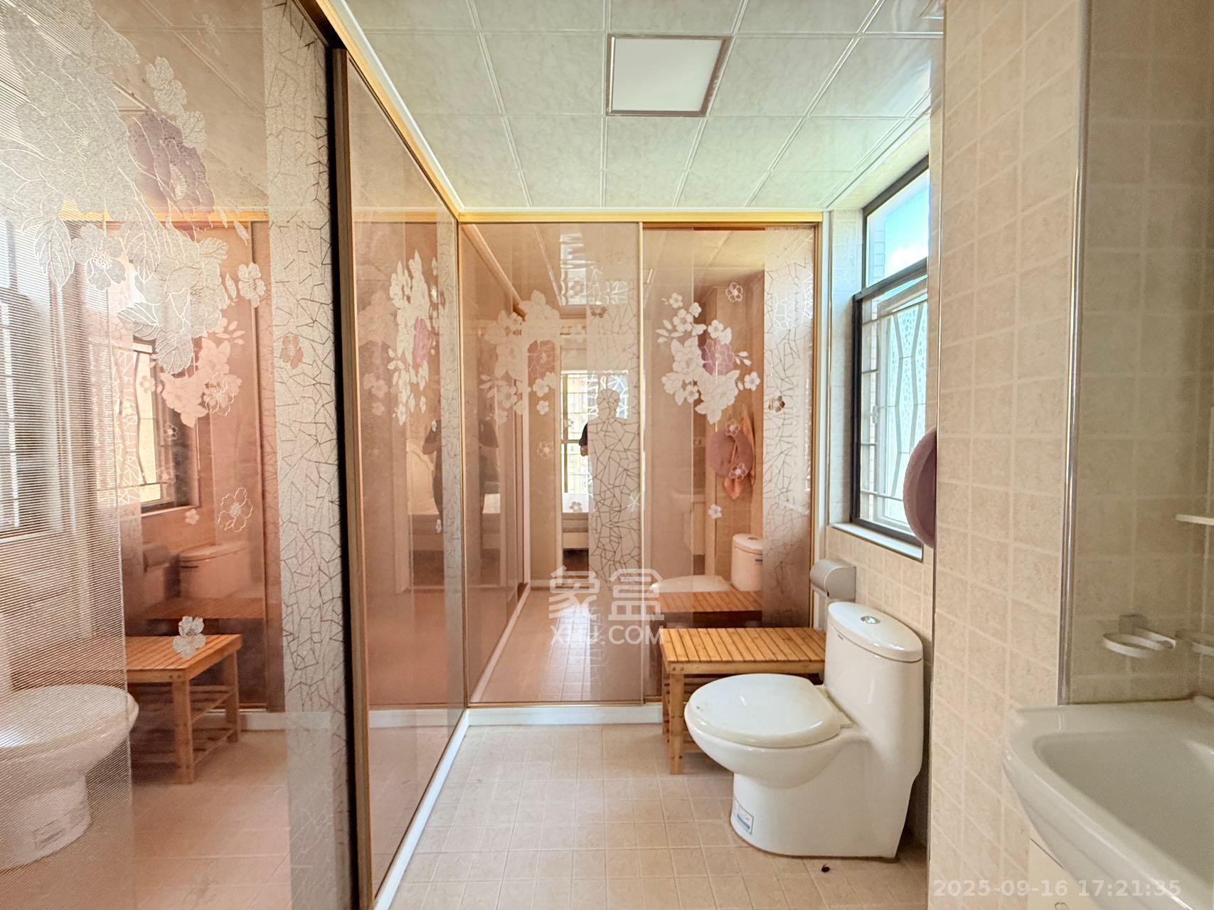 茶山馨苑 3室2厅2卫 3500.0元/月 茶山馨苑 3室2厅2卫 3500.0元/月室内图