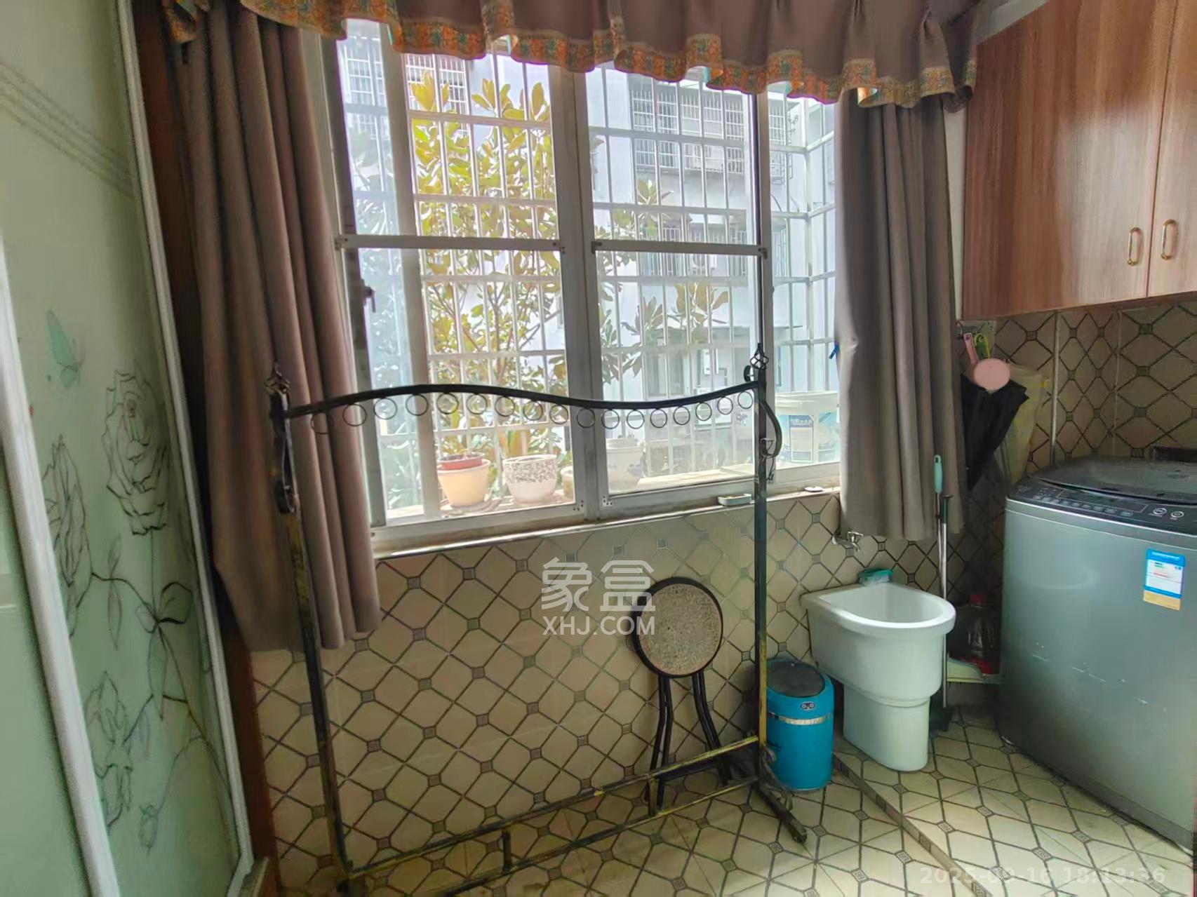 爱民路省工商局宿舍  3室2厅2卫    2400.0元/月室内图