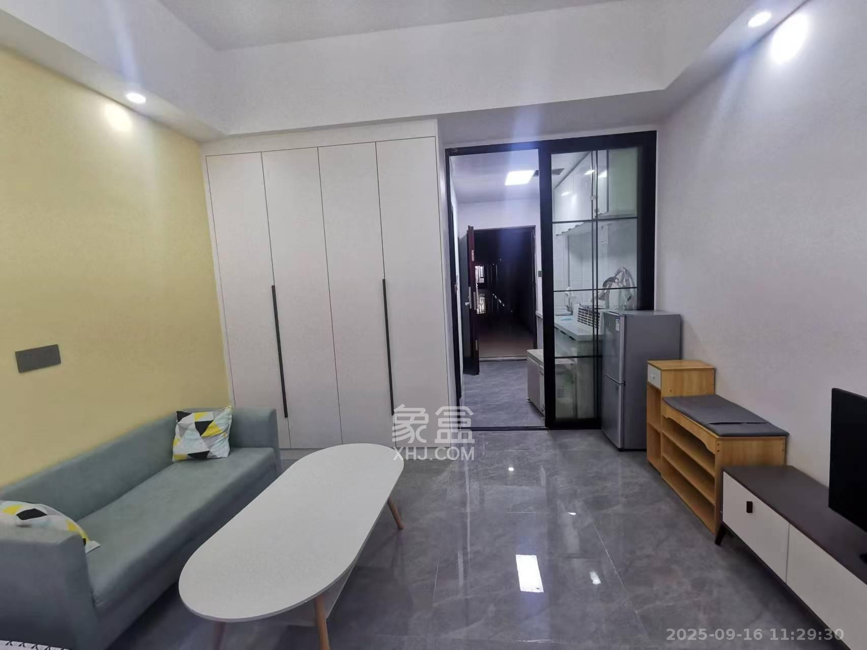 蓝光雍锦半岛   38.0㎡      1400.0元/月室内图