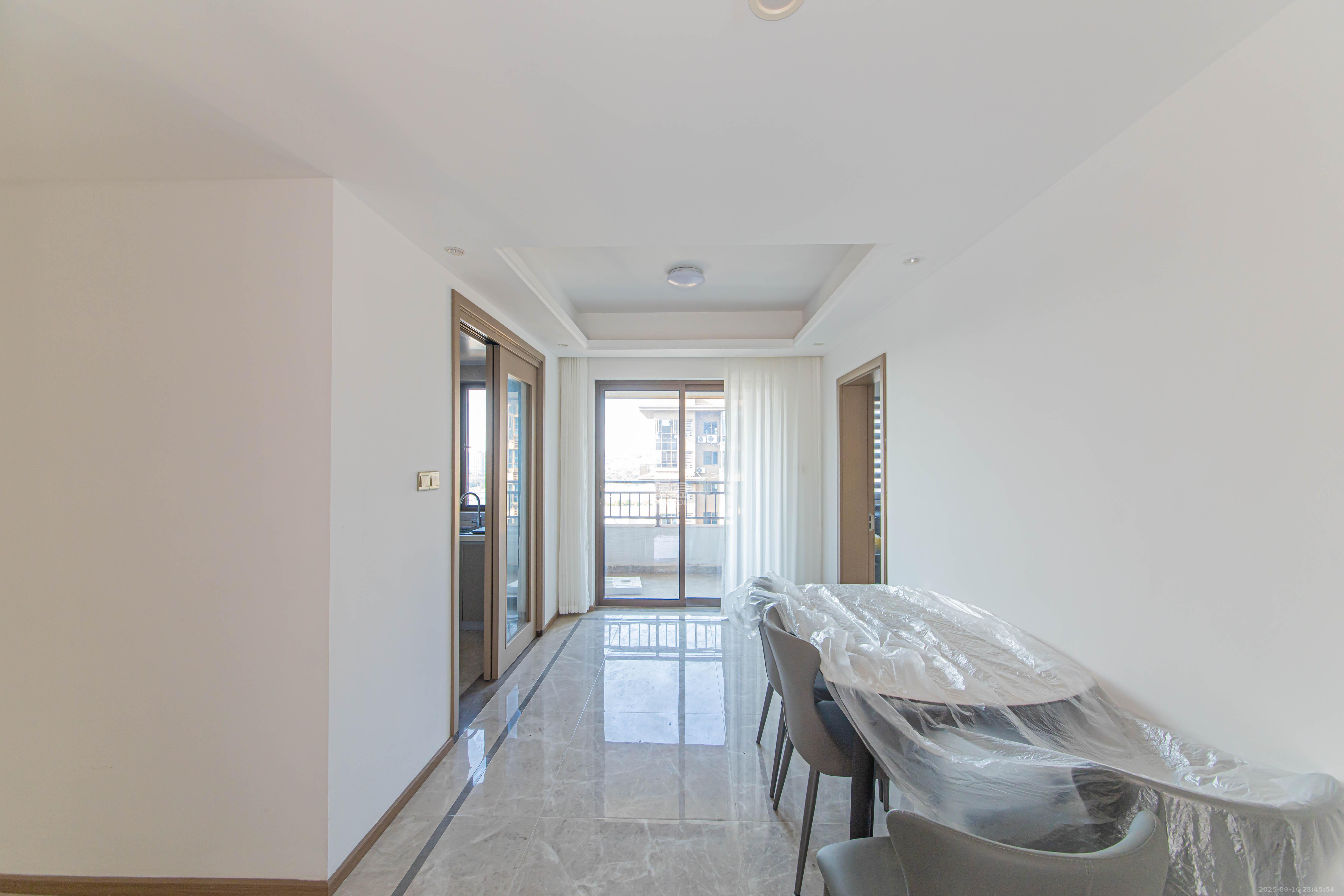 大唐印象三期御玺  4室2厅2卫    130.0万客厅