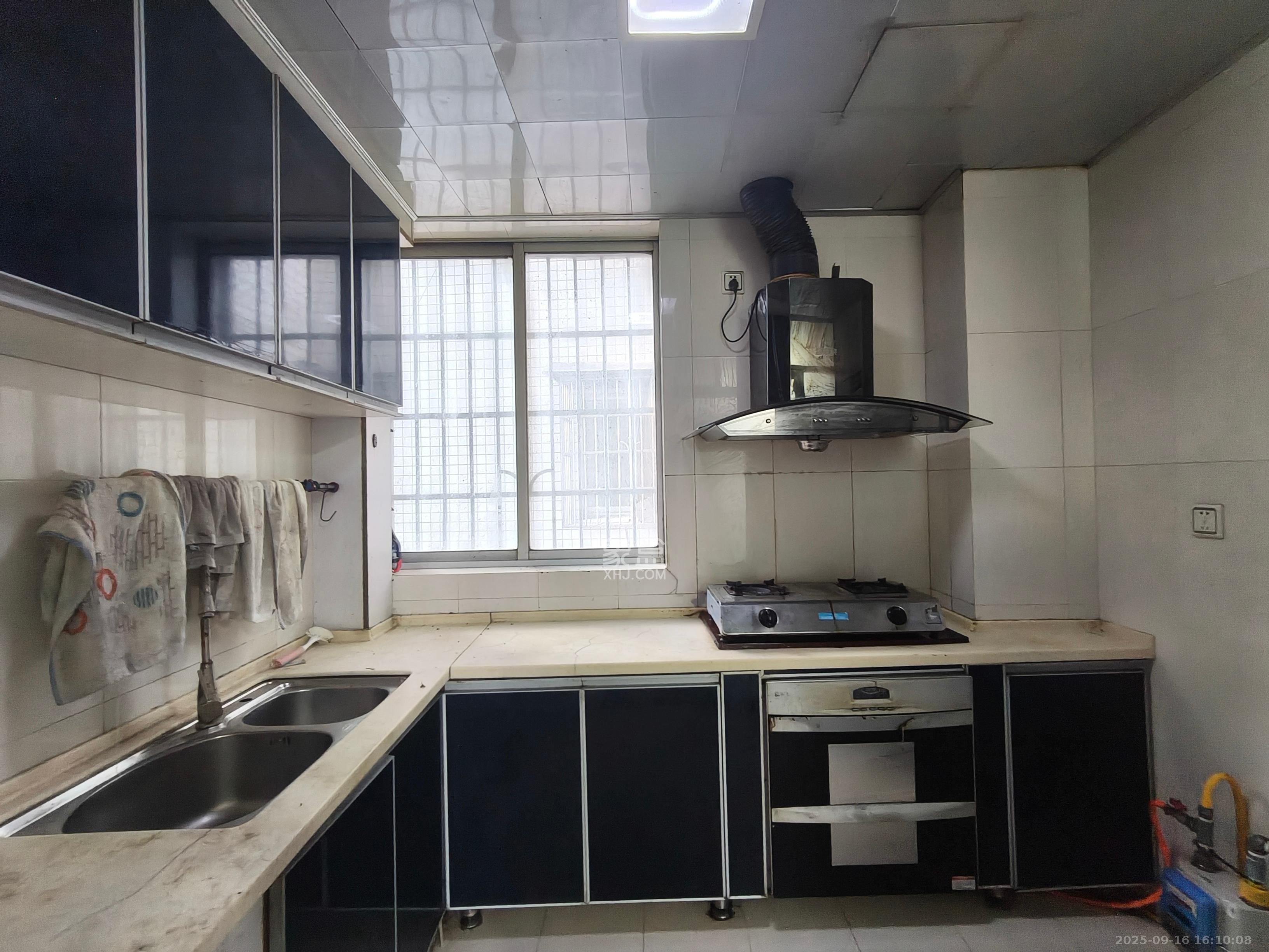 湘绣城  3室2厅2卫    1900.0元/月室内图