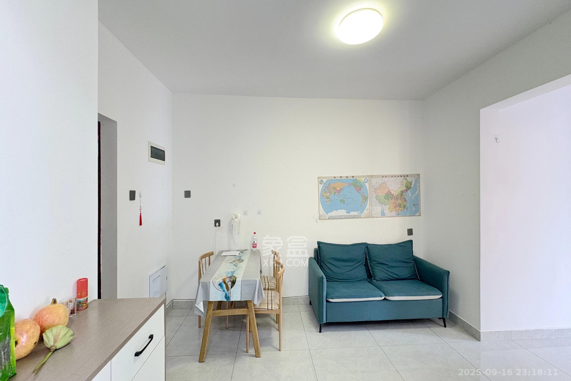 韭菜园嘉苑  2室1厅1卫    71.8万客厅