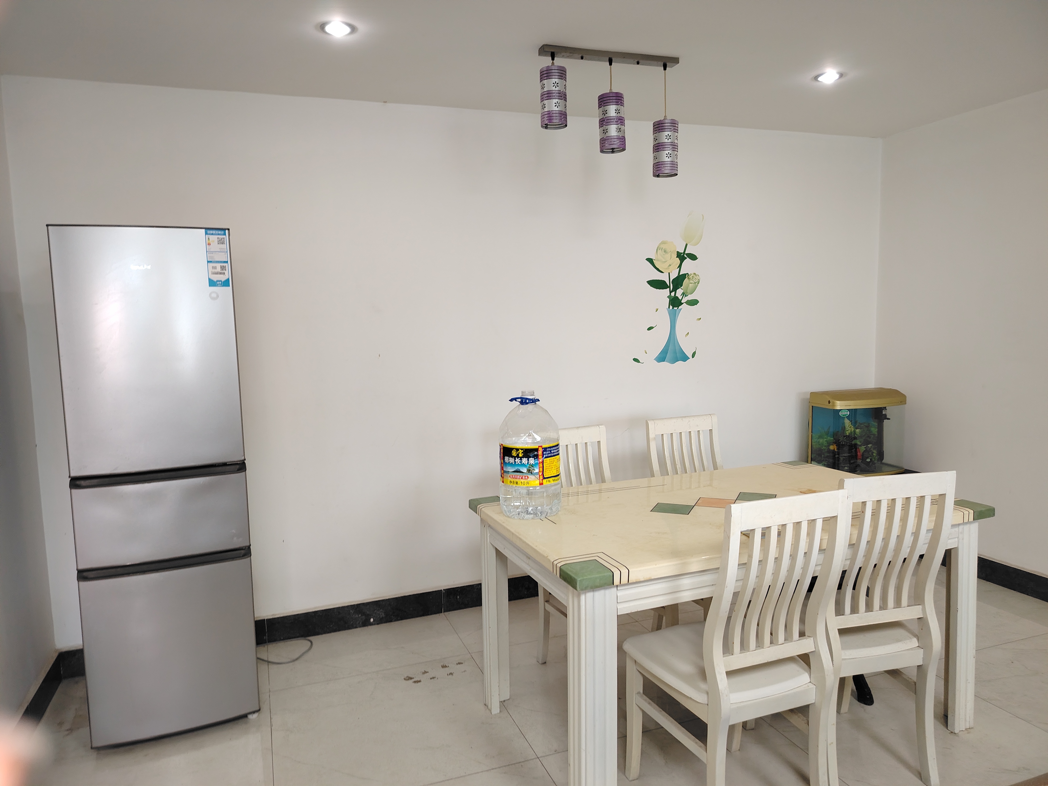 顺发新村 4室2厅2卫 2600.0元/月 顺发新村 4室2厅2卫 2600.0元/月室内图