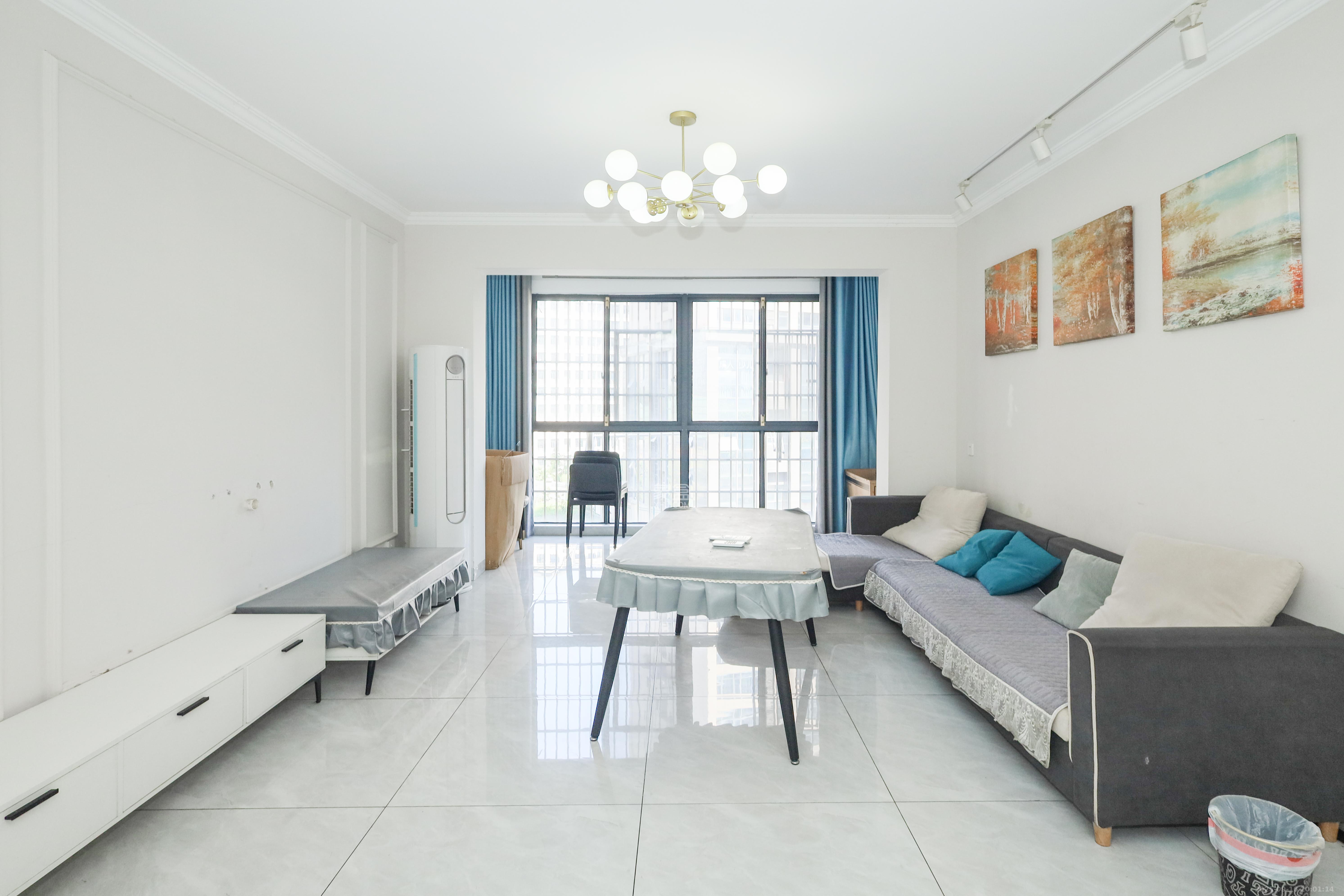 润芳园 4室2厅2卫 115.0万 润芳园 4室2厅2卫 115.0万客厅