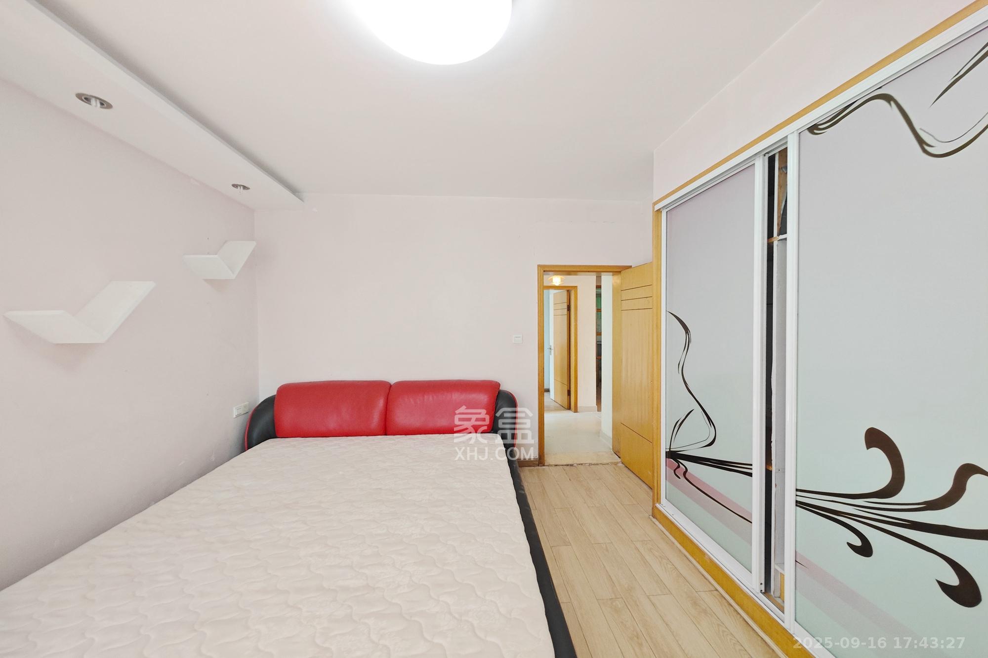 嘉盛华庭（一期、二期、三期）  3室2厅1卫    80.0万卧室