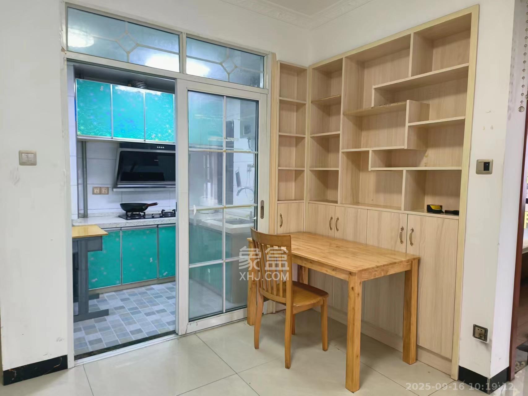 南庭城果 3室2厅1卫 2300.0元/月 南庭城果 3室2厅1卫 2300.0元/月室内图