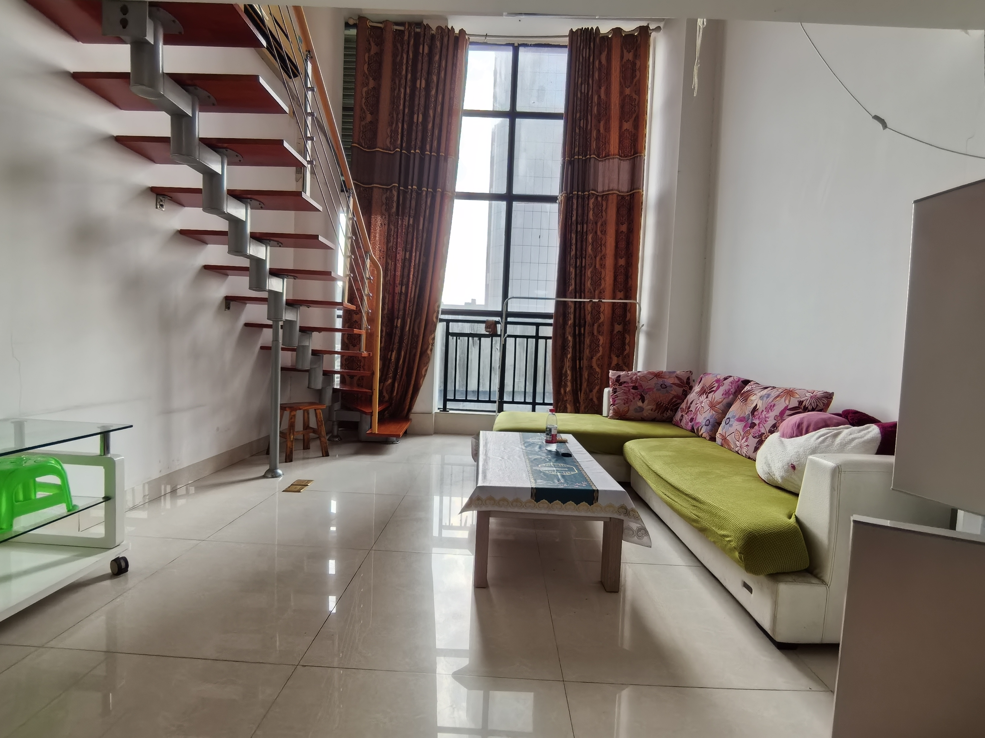 龙泰上品 1室0厅0卫 29.8万 龙泰上品 1室0厅0卫 29.8万客厅