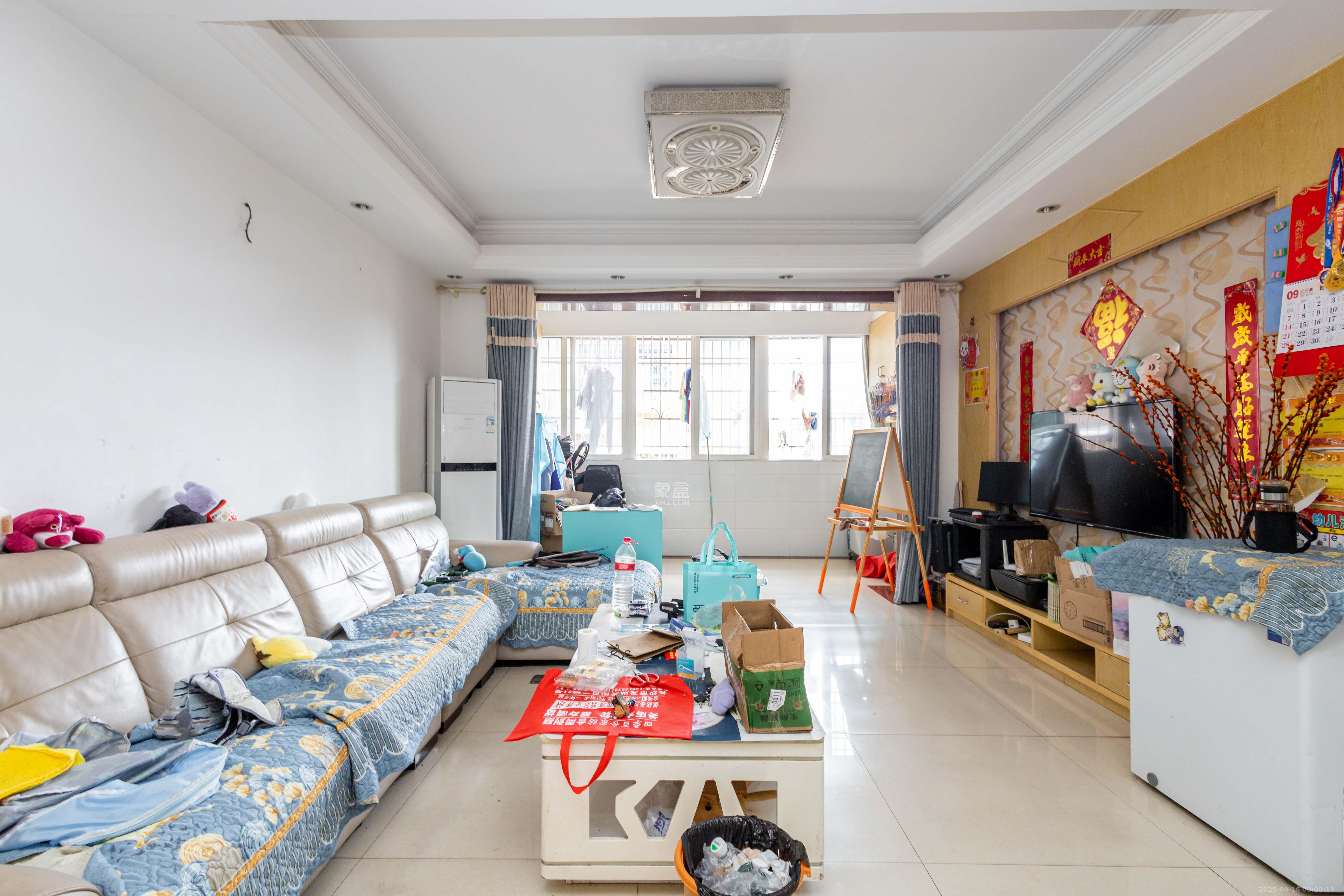 紫东苑(星沙) 3室2厅2卫 57.0万 紫东苑(星沙) 3室2厅2卫 57.0万客厅