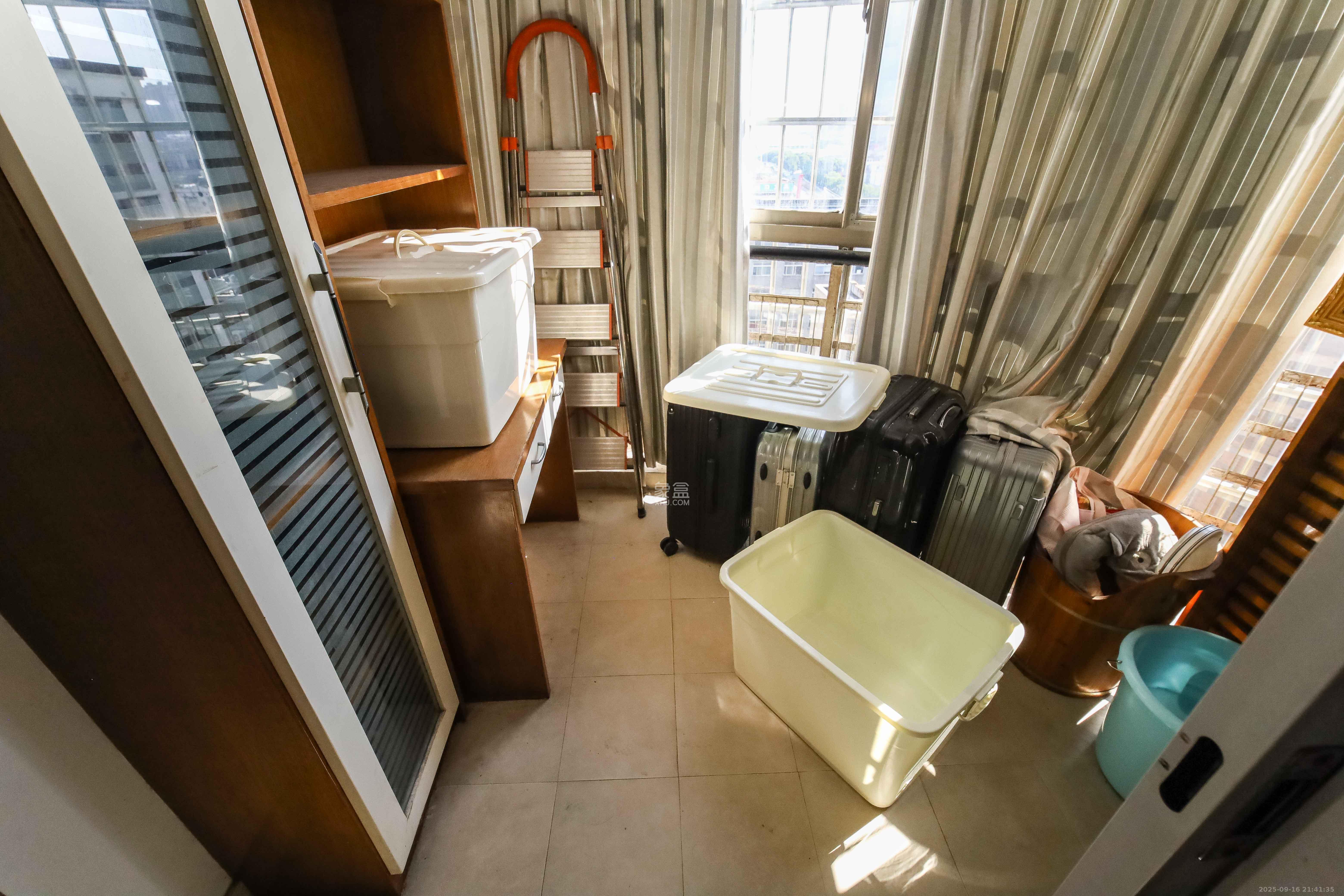 康欣园 3室2厅2卫 88.0万 康欣园 3室2厅2卫 88.0万阳台