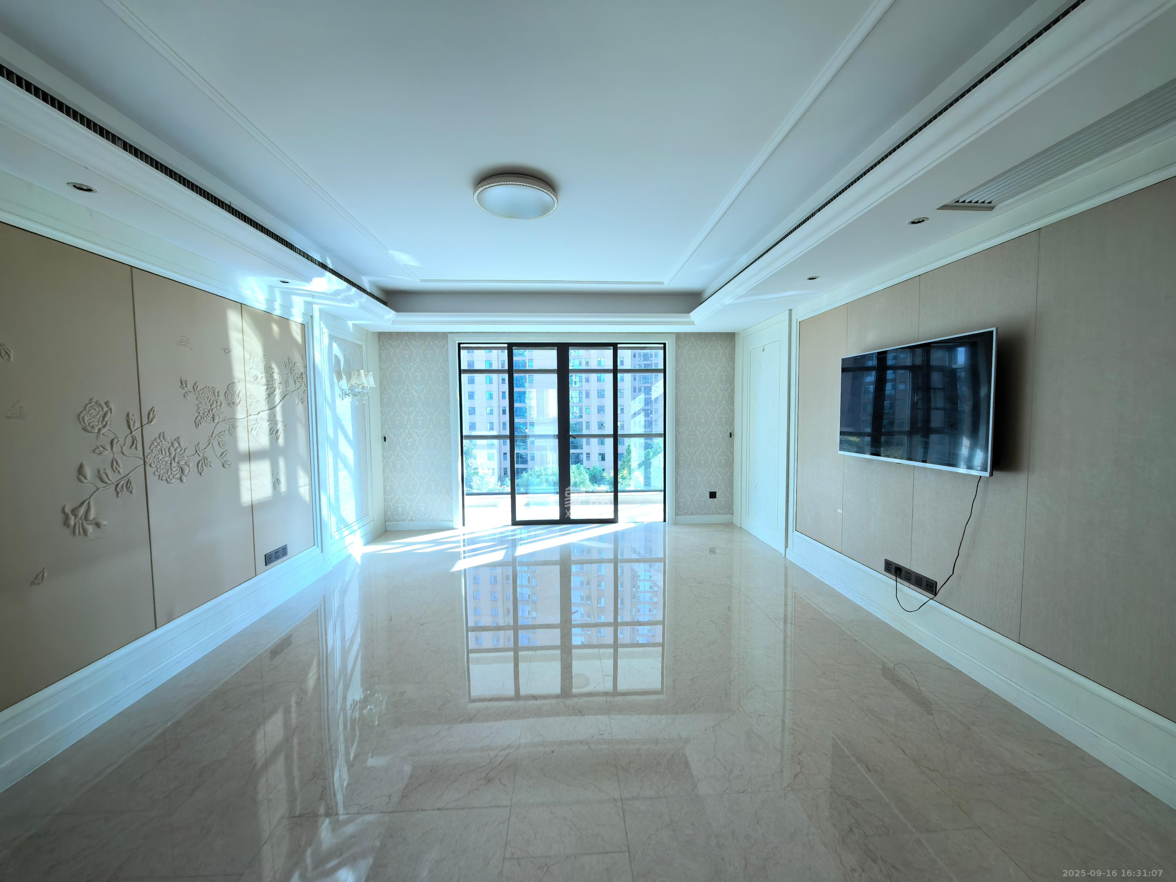 运达中央广场一、二期 3室2厅2卫 10000.0元/月 运达中央广场一、二期 3室2厅2卫 10000.0元/月室内图