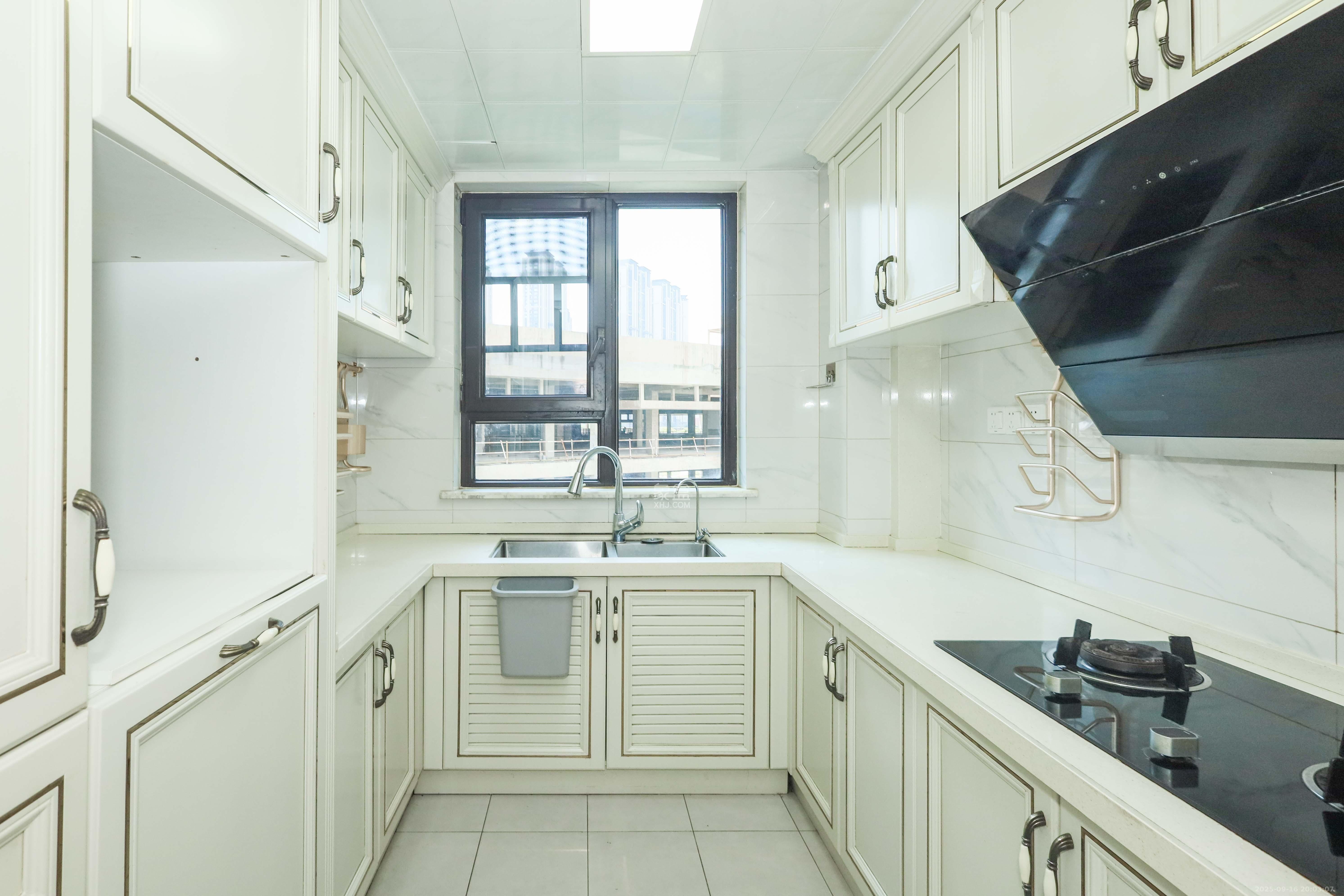 晟通牡丹舸 3室1厅2卫 258.0万 晟通牡丹舸 3室1厅2卫 258.0万厨房