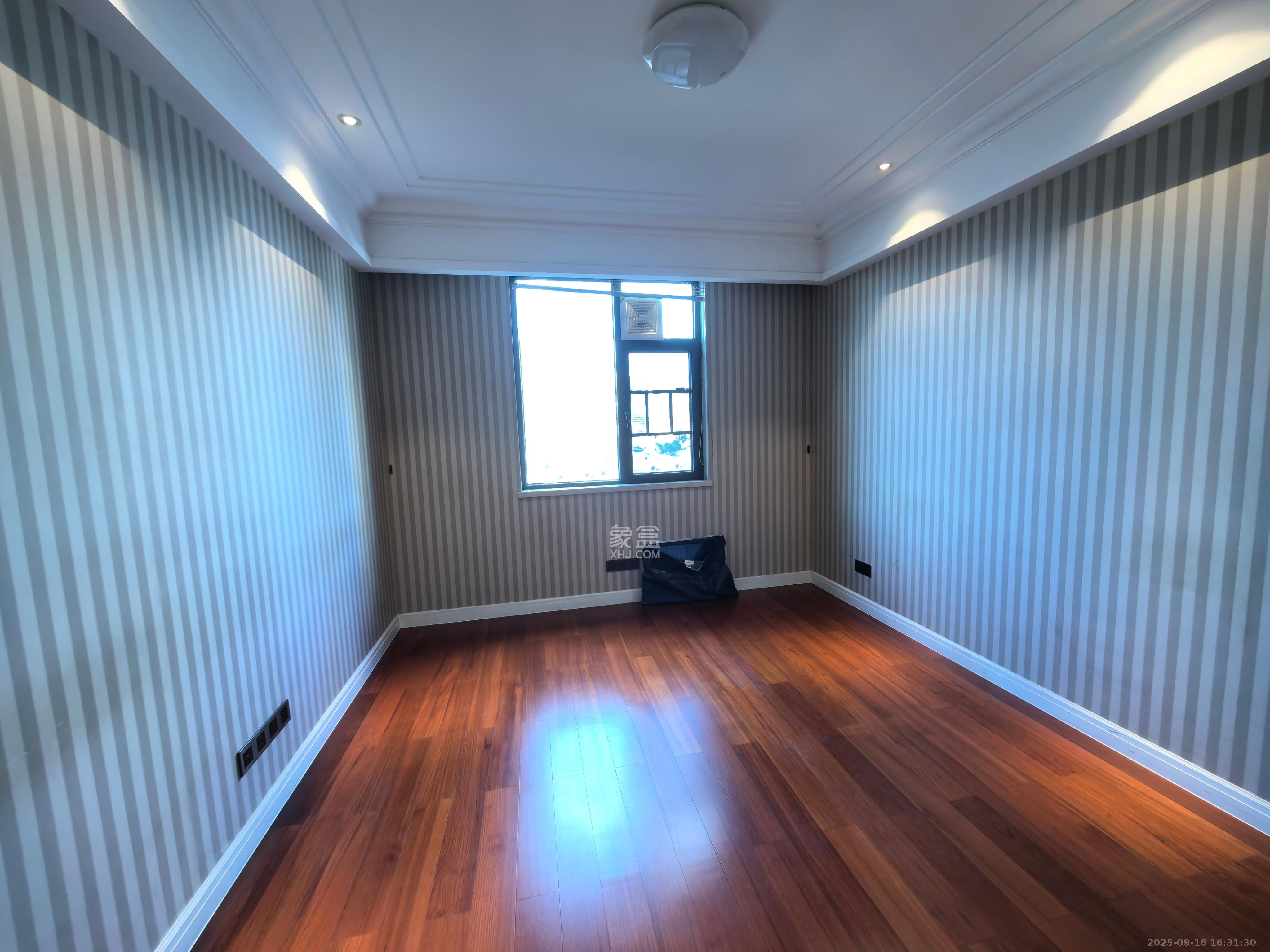 运达中央广场一、二期  3室2厅2卫    10000.0元/月室内图