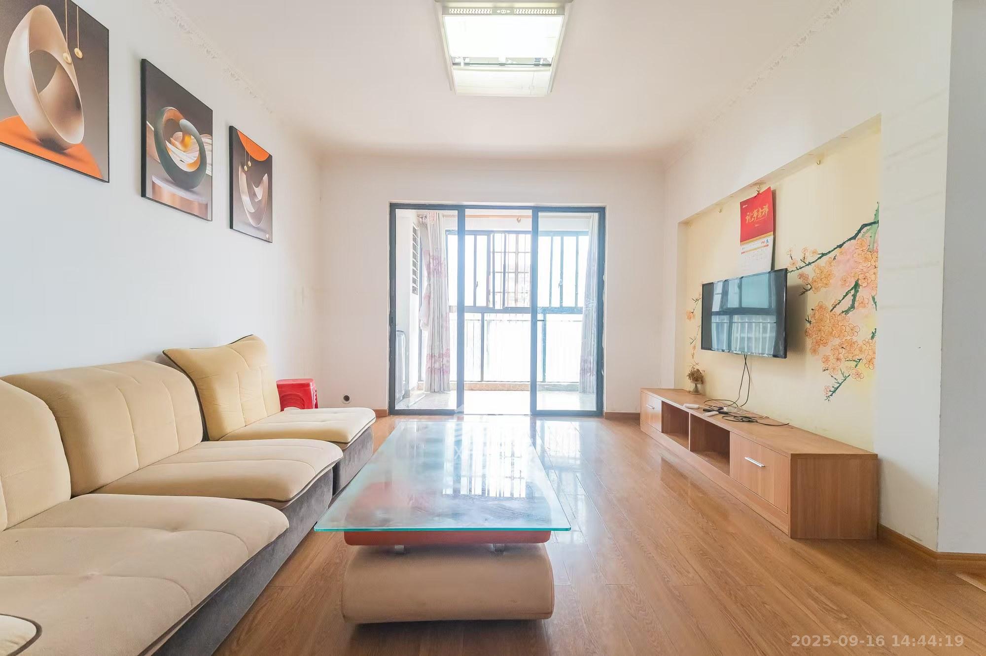 华润凤凰城二期  2室2厅1卫    1600.0元/月 华润凤凰城二期  2室2厅1卫    1600.0元/月