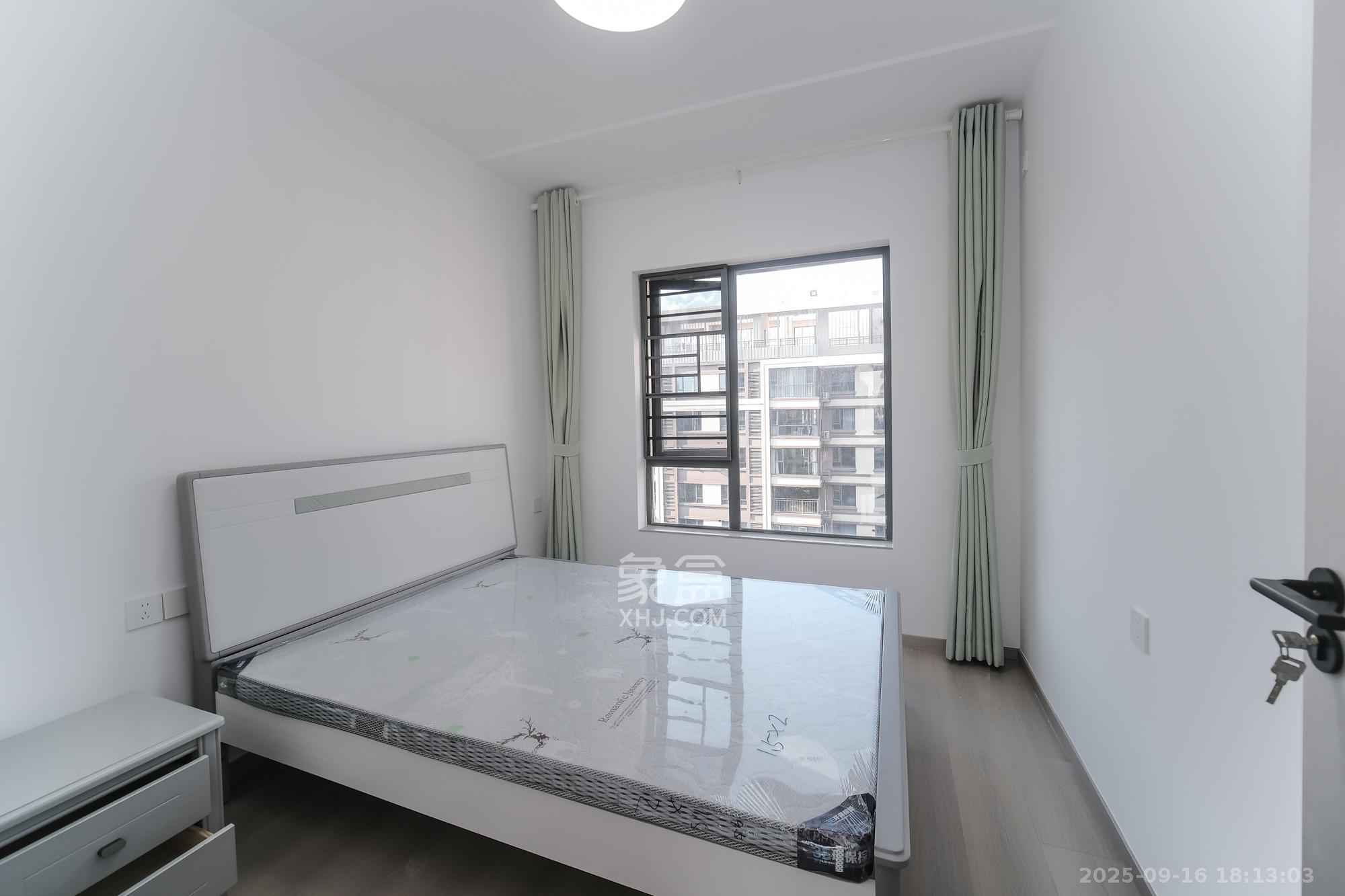 荣盛城  3室2厅2卫    89.0万卧室