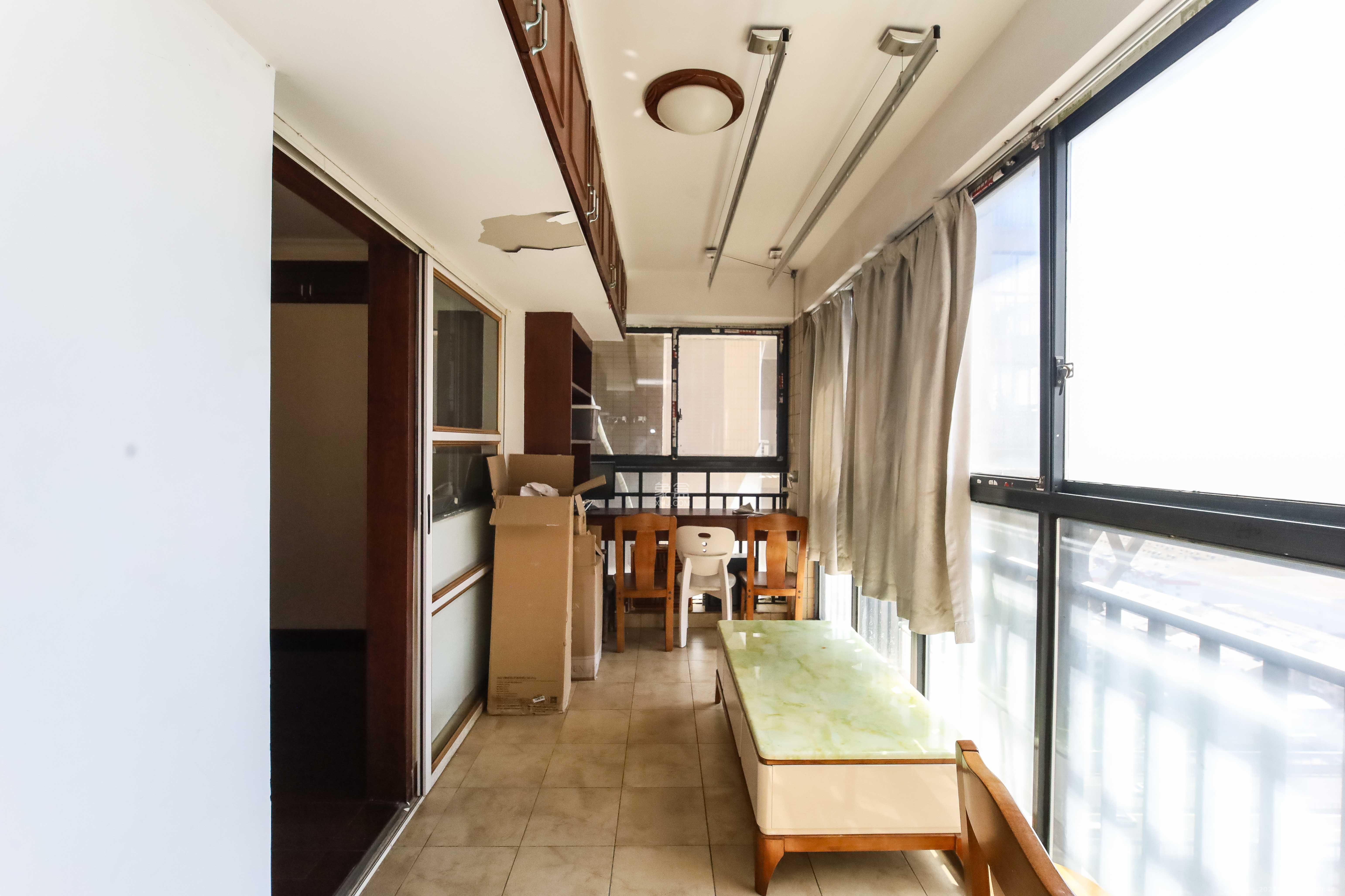 百纳广场（百纳公寓）  3室2厅2卫    122.0万阳台