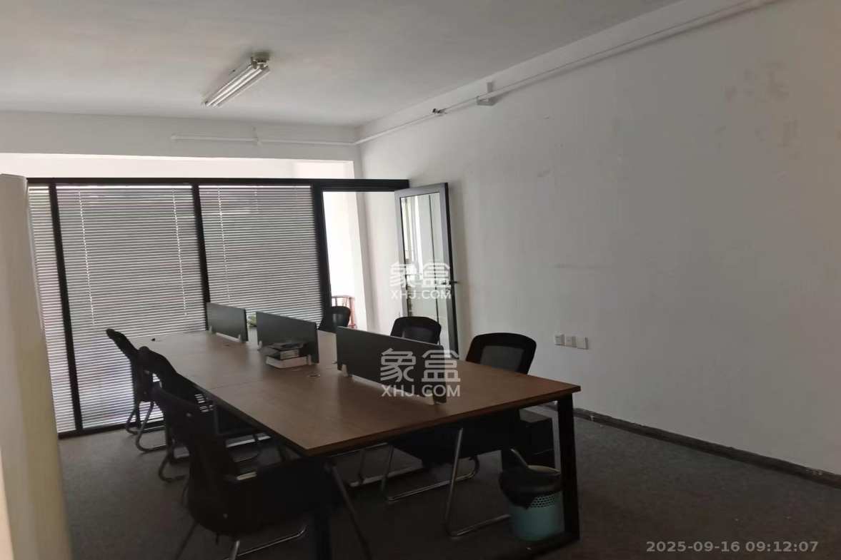 德思勤城市广场(宝格丽公寓) 2室2厅1卫 2600.0元/月 德思勤城市广场(宝格丽公寓) 2室2厅1卫 2600.0元/月室内图