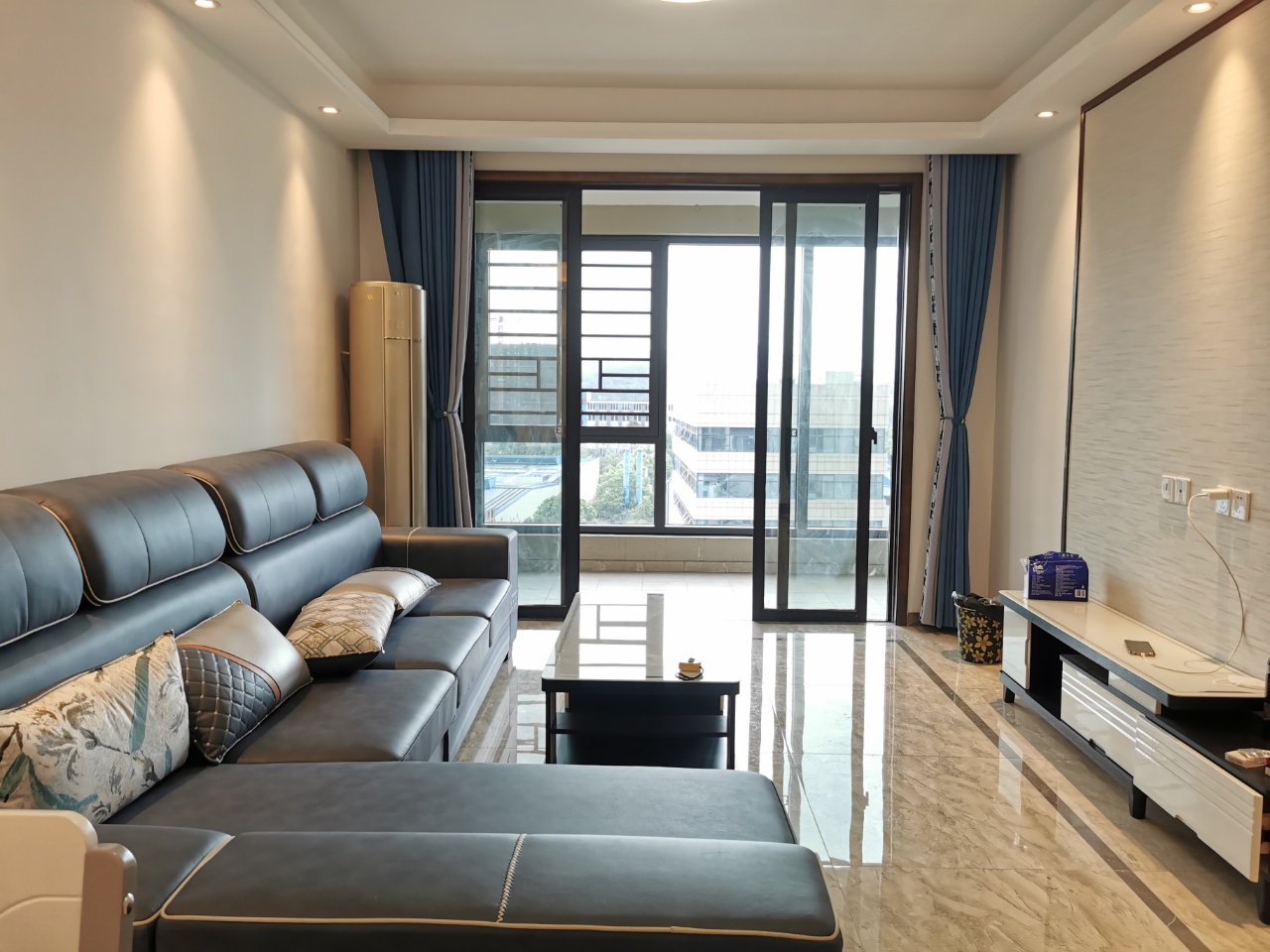 荣盛碧桂园铂悦府 3室2厅2卫 2200.0元/月 荣盛碧桂园铂悦府 3室2厅2卫 2200.0元/月室内图