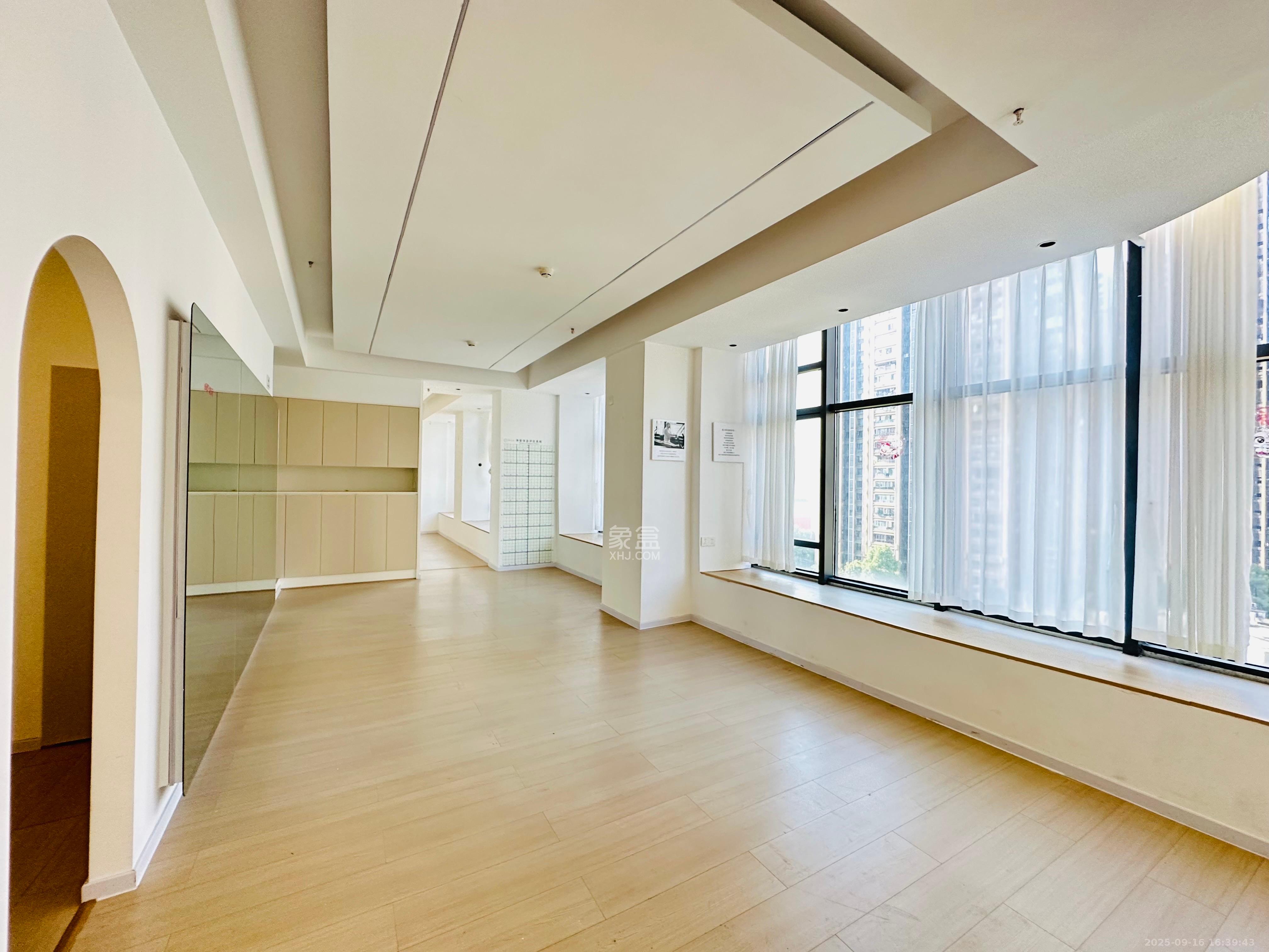 龙湖铂金岛  1室1厅1卫    12000.0元/月室内图