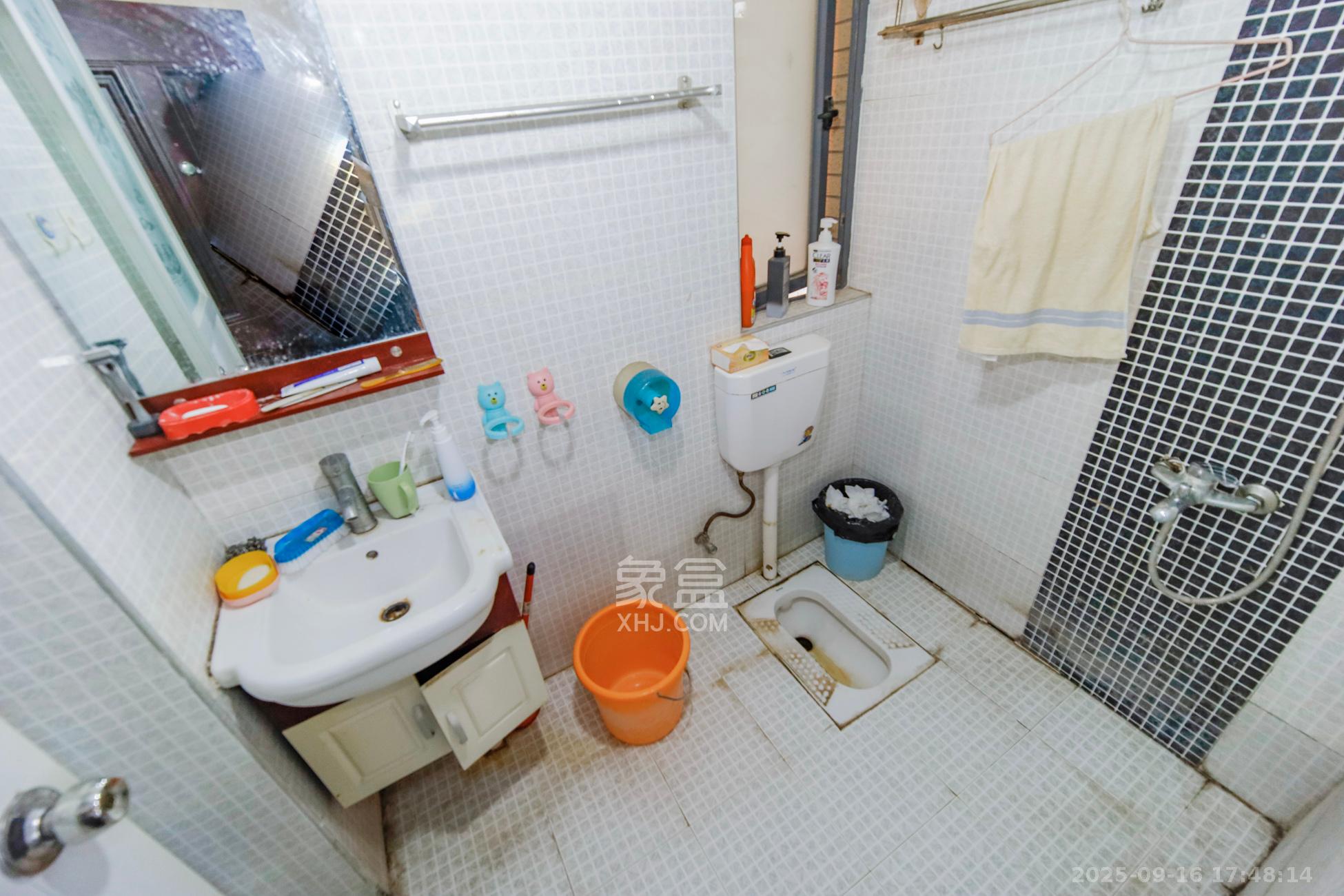 金领家族  1室1厅1卫    33.8万卫生间