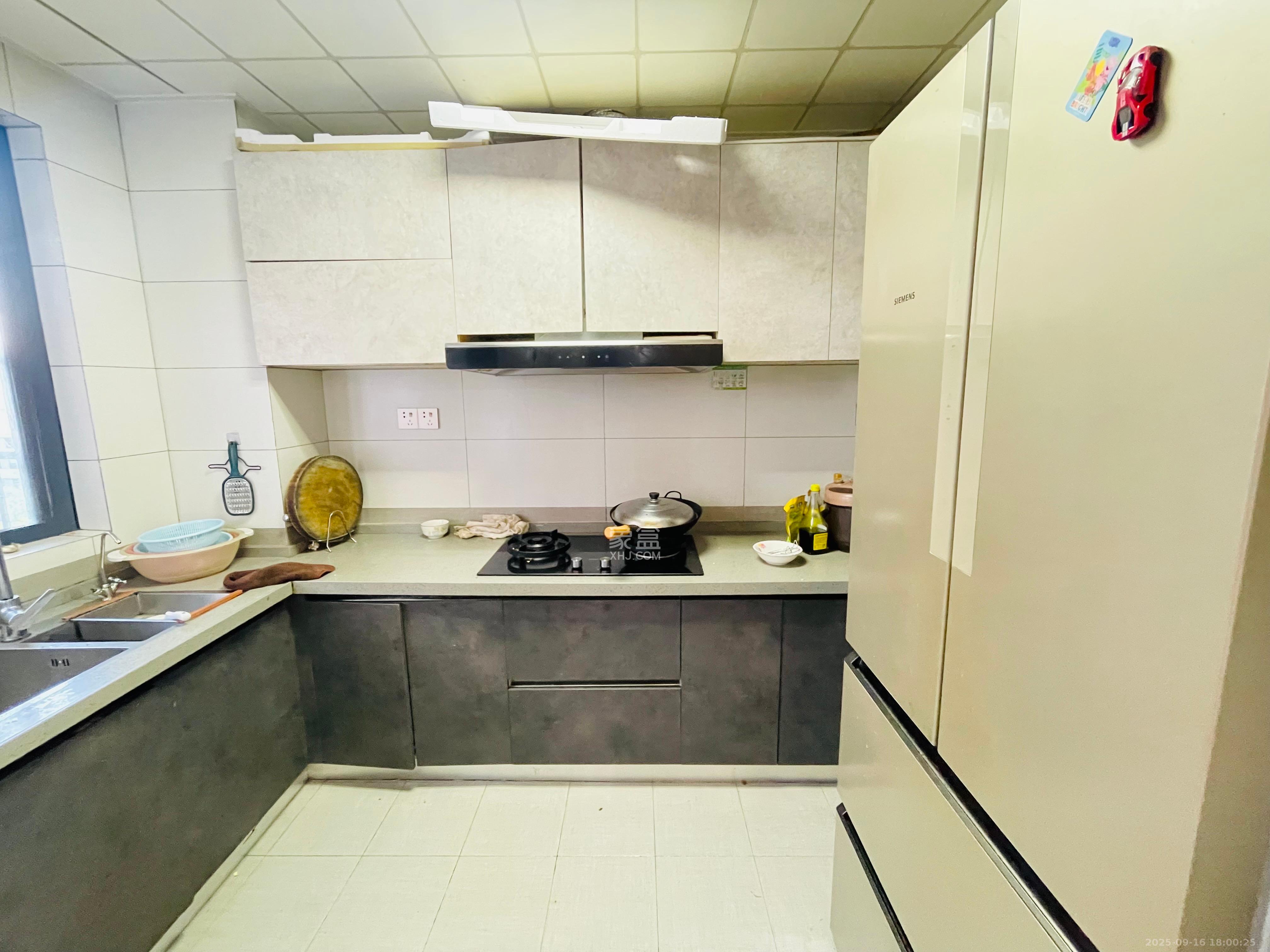 金南家园一期  4室2厅2卫    3000.0元/月室内图