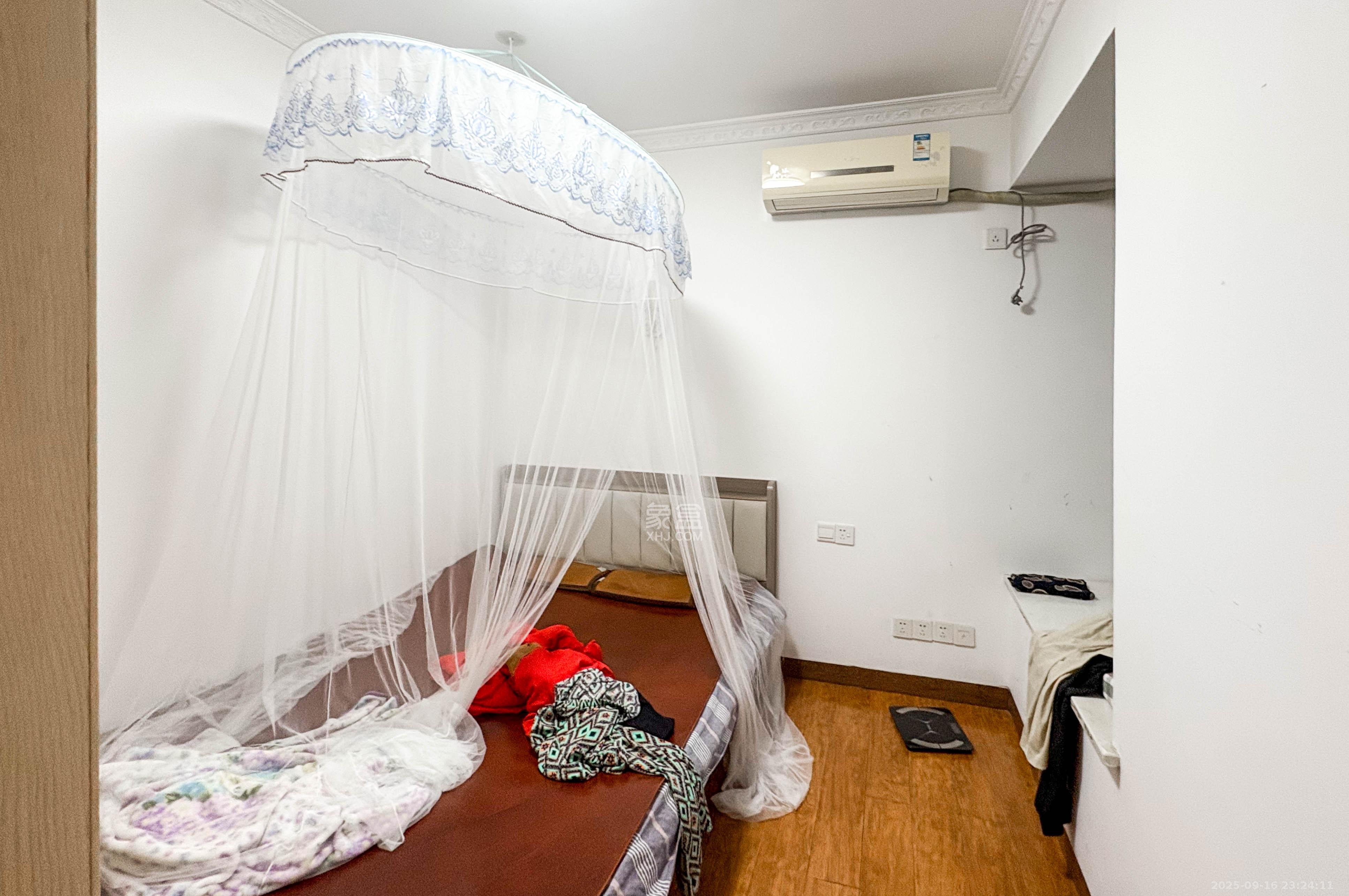 中海梅溪湖壹号  3室2厅1卫    108.0万其他